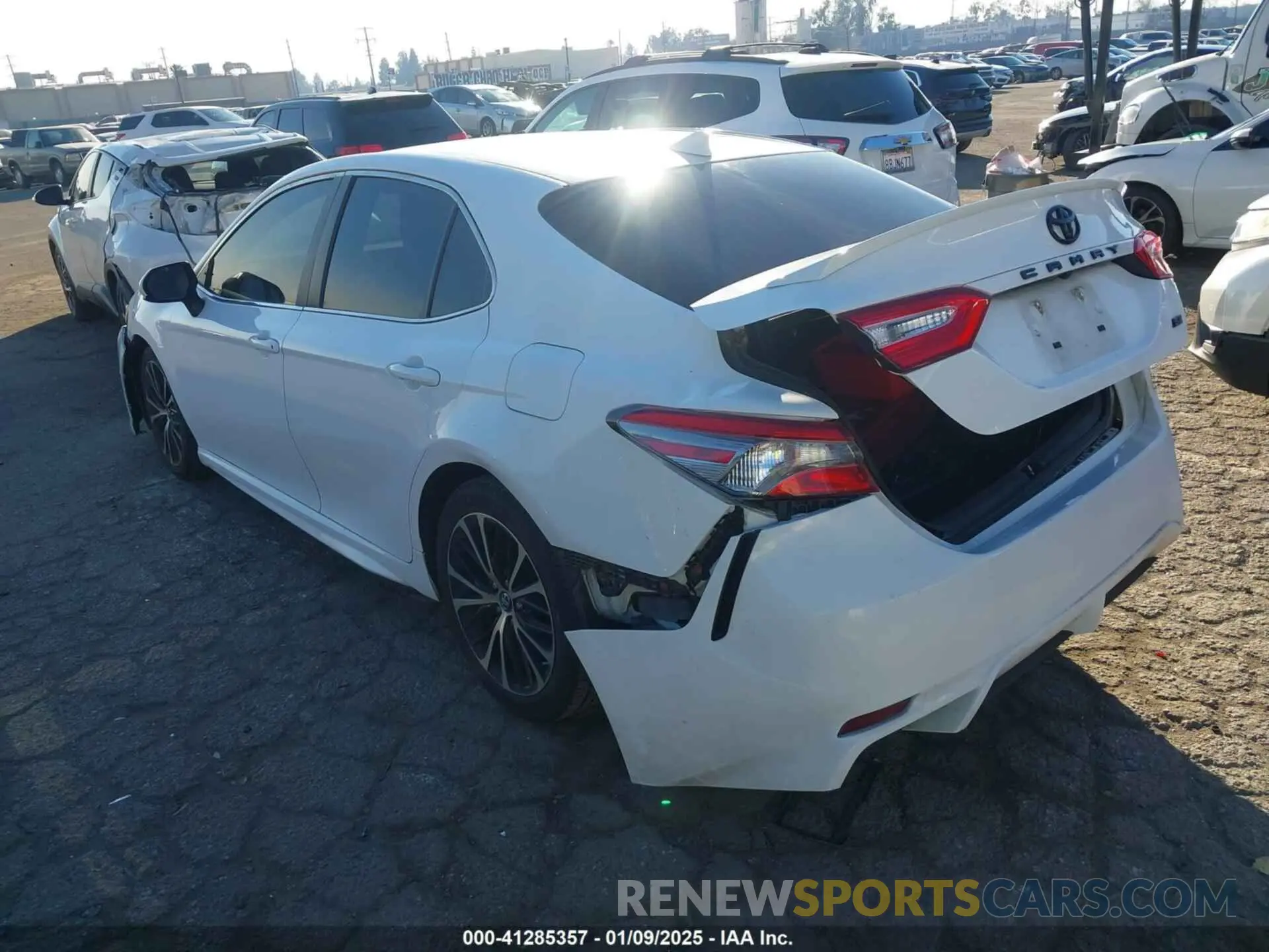 3 fotografías del automóvil dañado 4T1B11HK0KU264747 TOYOTA CAMRY 2019