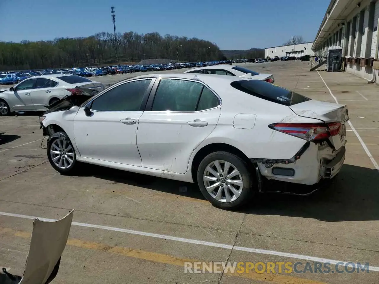 2 fotografías del automóvil dañado 4T1B11HK0KU265736 TOYOTA CAMRY 2019