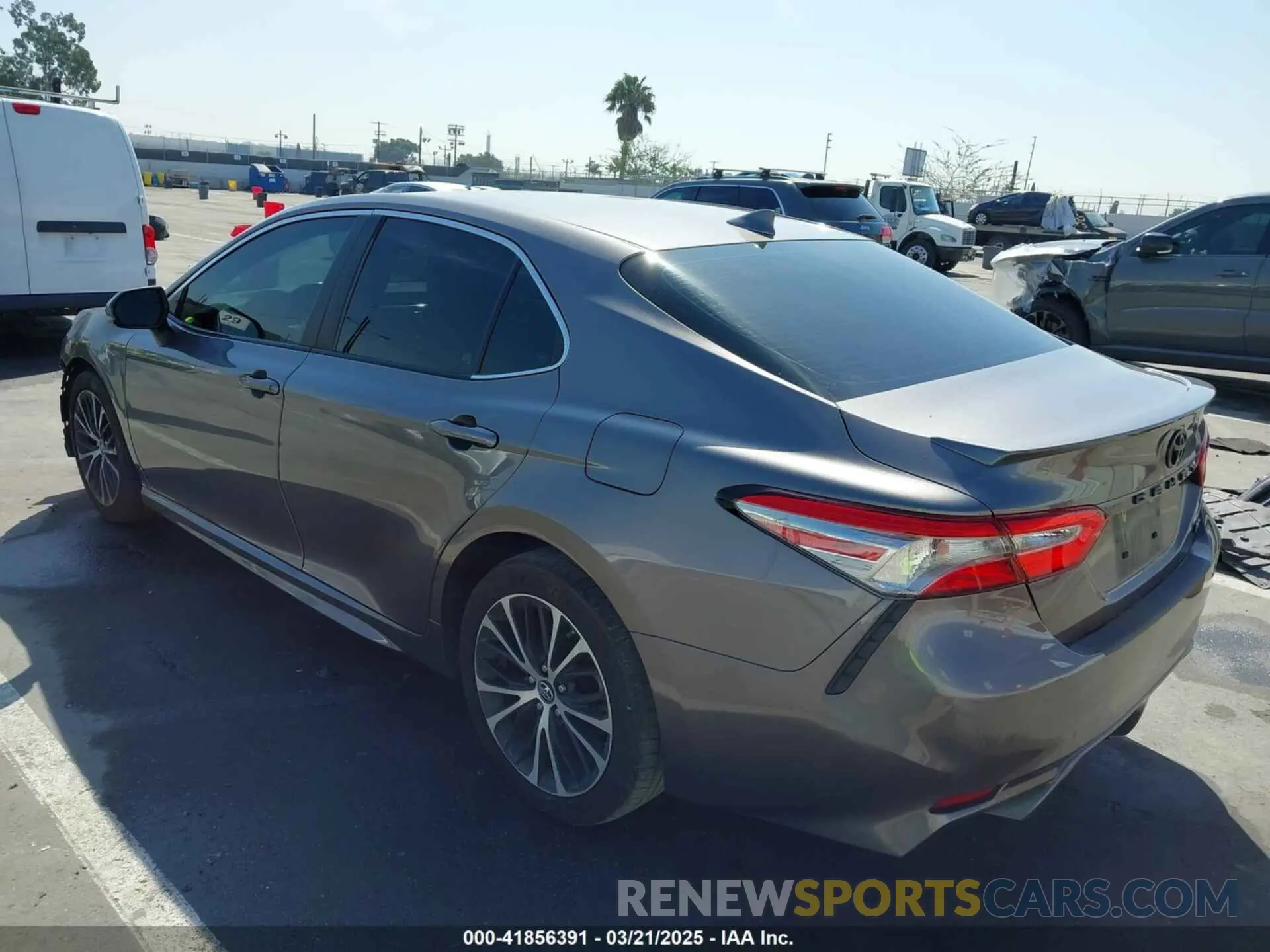 3 fotografías del automóvil dañado 4T1B11HK0KU271438 TOYOTA CAMRY 2019