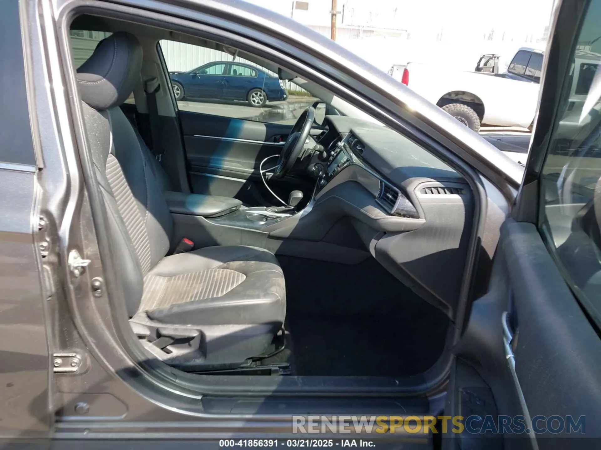 5 fotografías del automóvil dañado 4T1B11HK0KU271438 TOYOTA CAMRY 2019