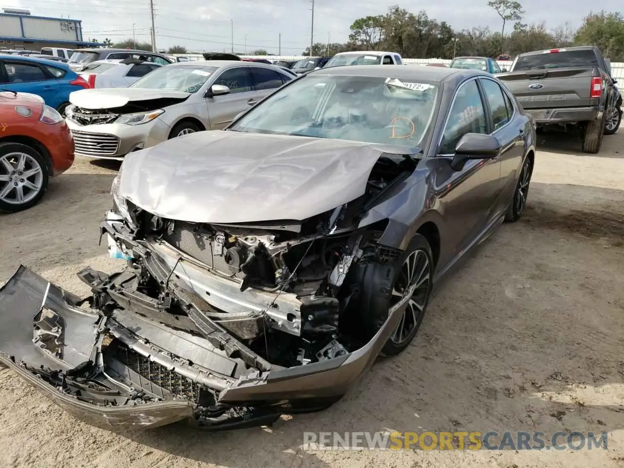 2 fotografías del automóvil dañado 4T1B11HK0KU271844 TOYOTA CAMRY 2019
