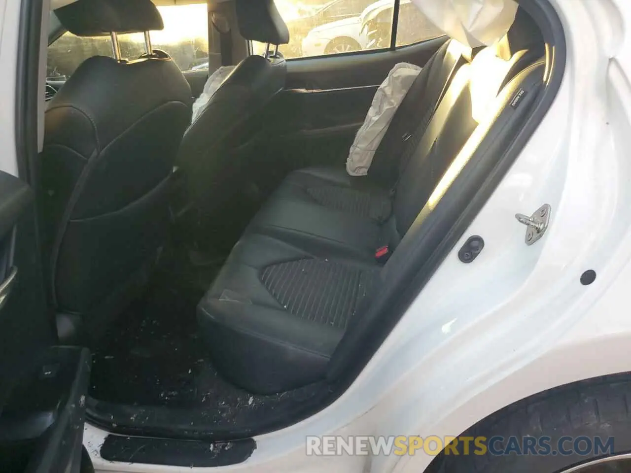 10 fotografías del automóvil dañado 4T1B11HK0KU272749 TOYOTA CAMRY 2019