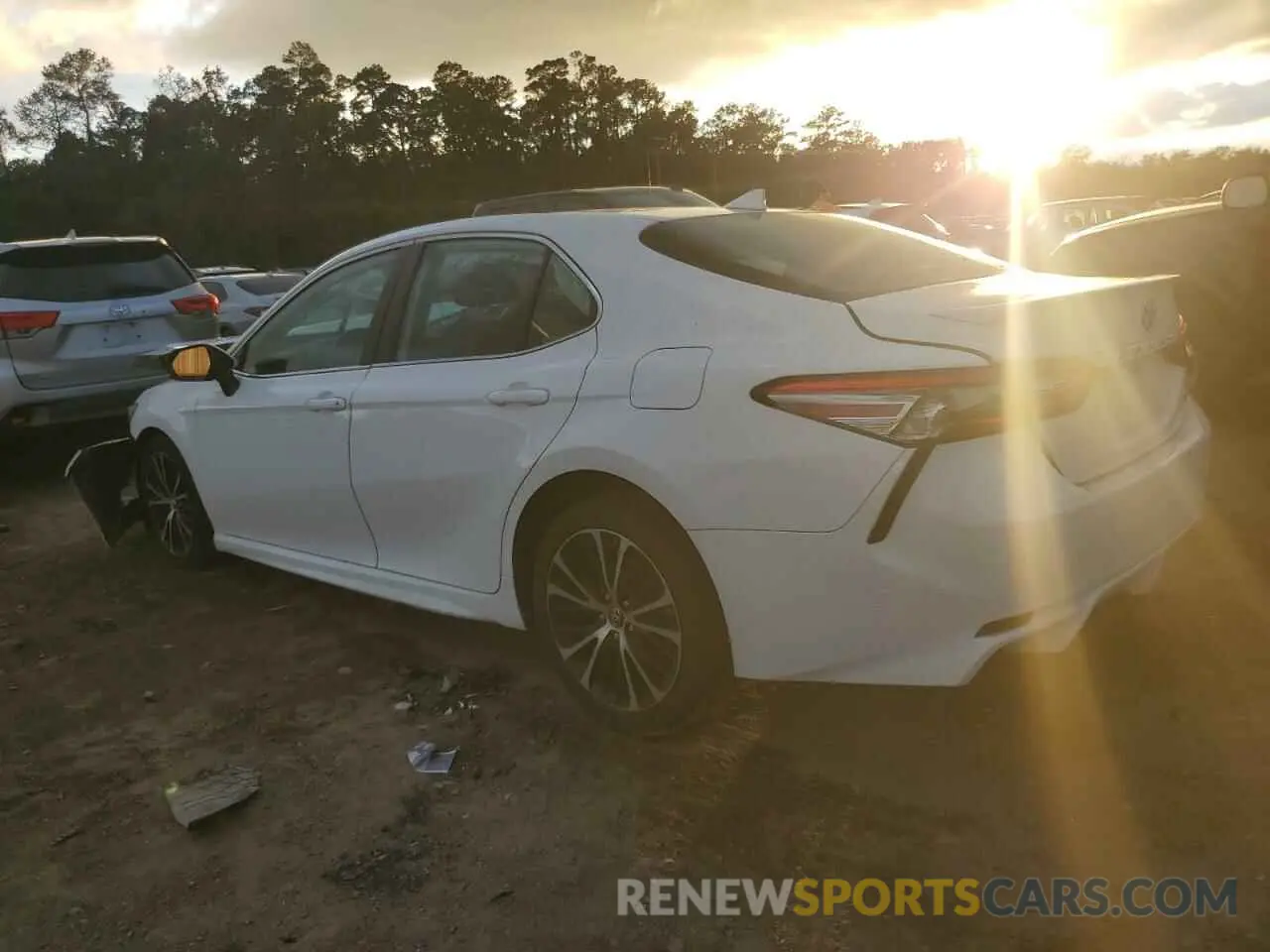 2 fotografías del automóvil dañado 4T1B11HK0KU272749 TOYOTA CAMRY 2019