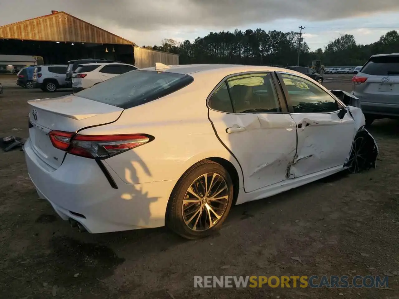 3 fotografías del automóvil dañado 4T1B11HK0KU272749 TOYOTA CAMRY 2019