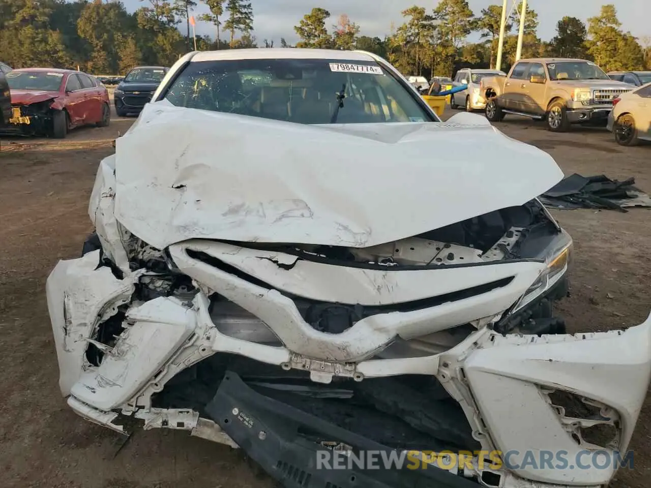 5 fotografías del automóvil dañado 4T1B11HK0KU272749 TOYOTA CAMRY 2019