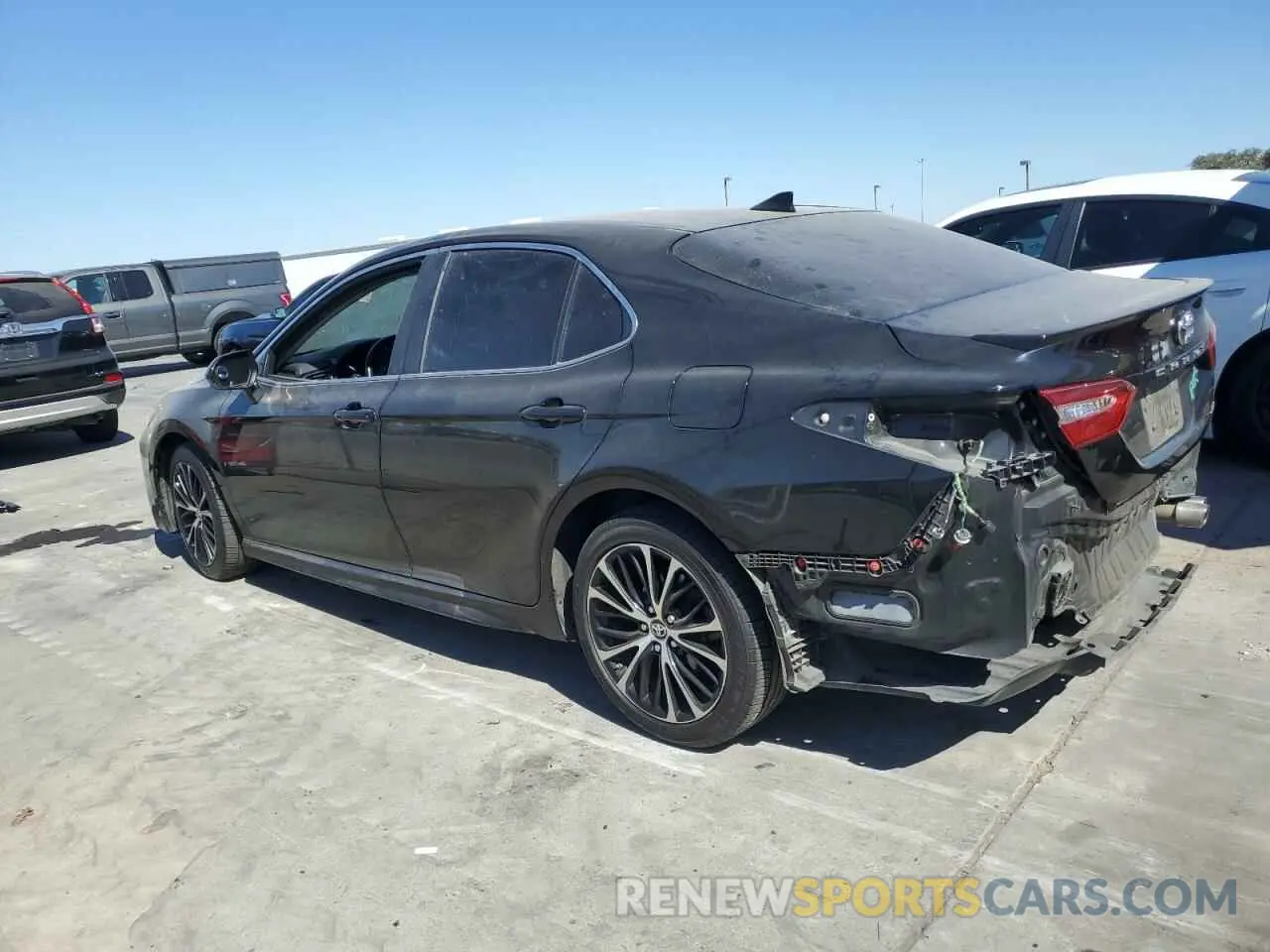 2 fotografías del automóvil dañado 4T1B11HK0KU277658 TOYOTA CAMRY 2019