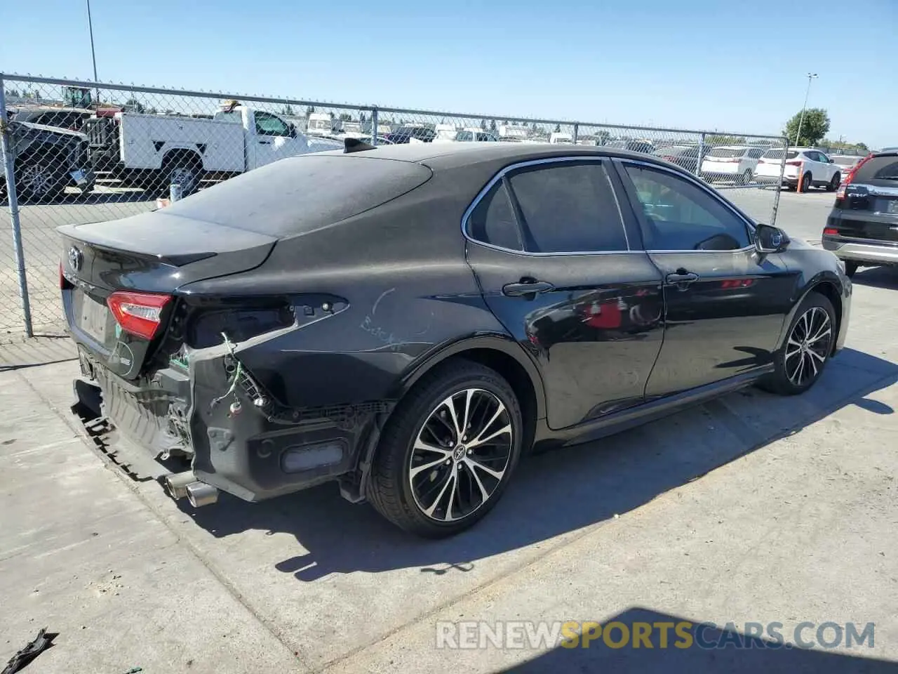 3 fotografías del automóvil dañado 4T1B11HK0KU277658 TOYOTA CAMRY 2019