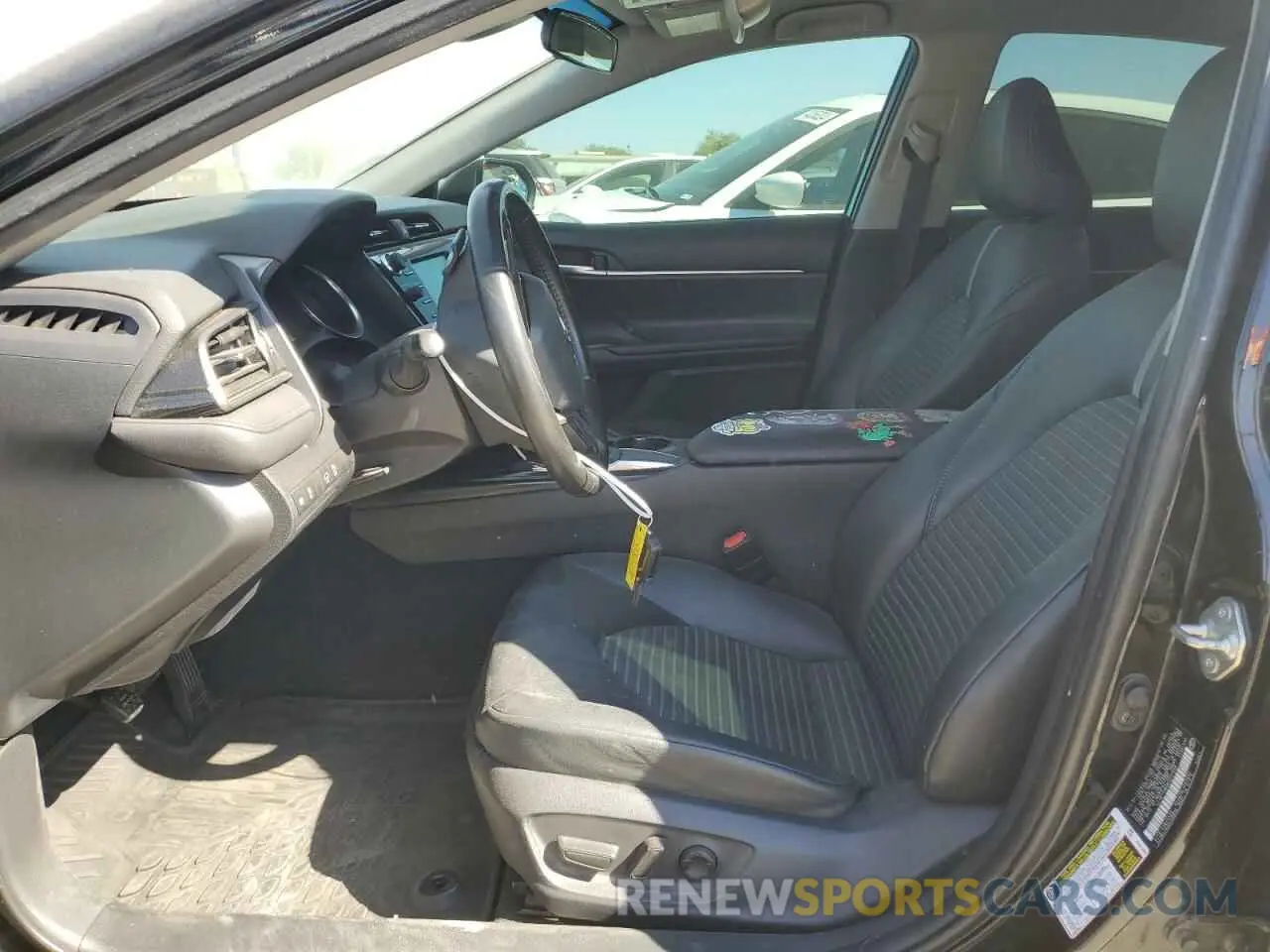 7 fotografías del automóvil dañado 4T1B11HK0KU277658 TOYOTA CAMRY 2019