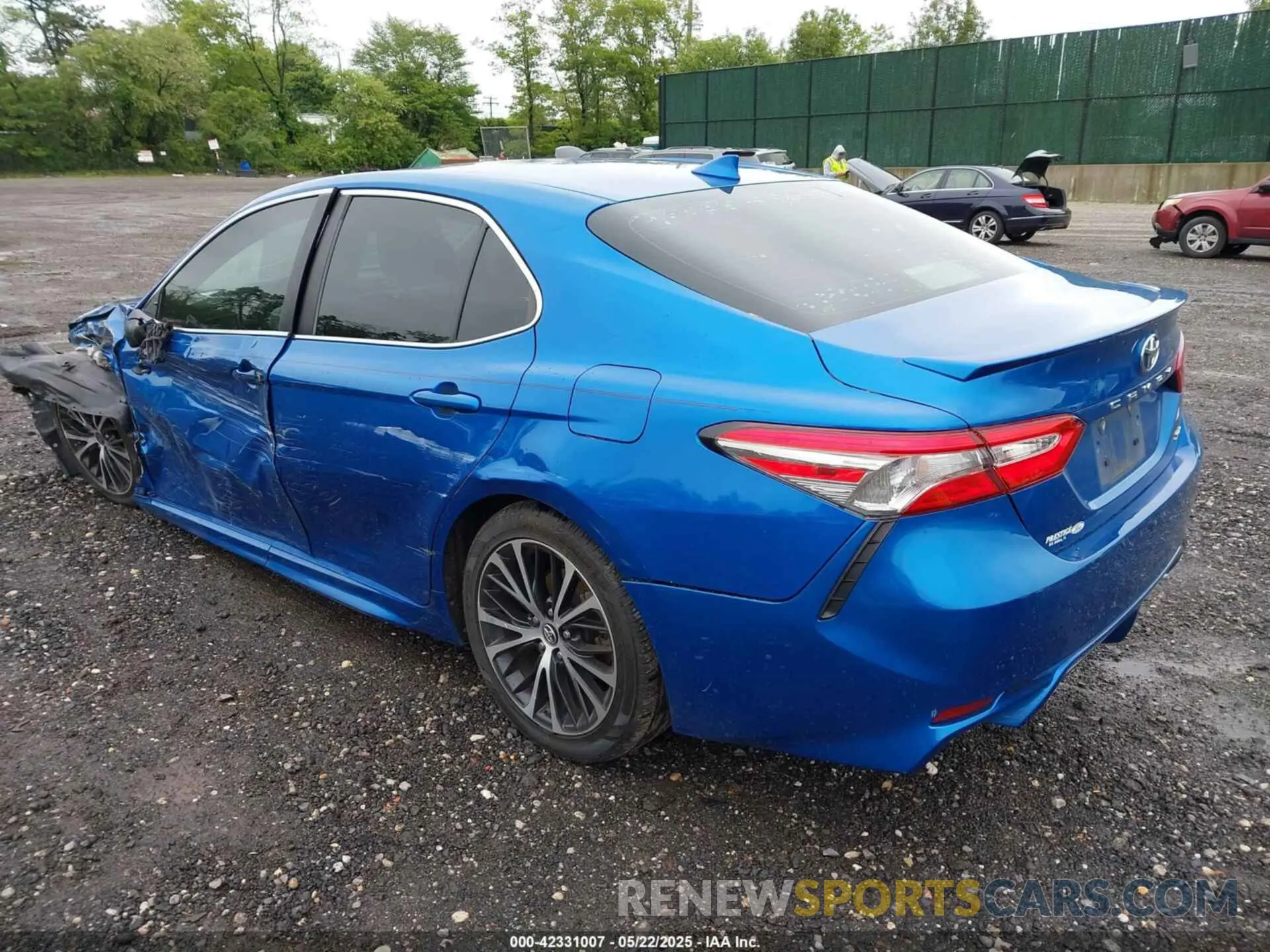 3 fotografías del automóvil dañado 4T1B11HK0KU278079 TOYOTA CAMRY 2019