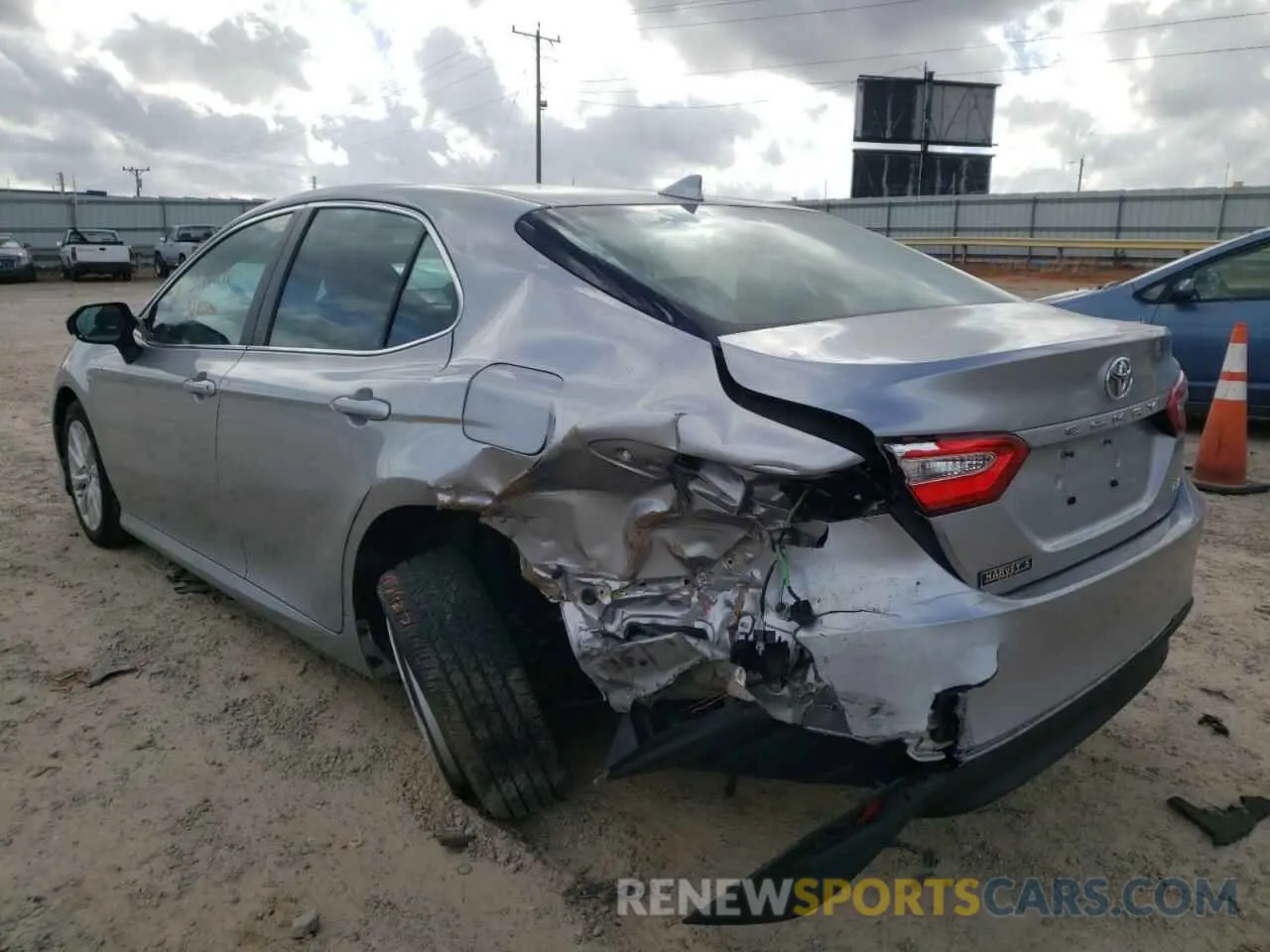 3 fotografías del automóvil dañado 4T1B11HK0KU682189 TOYOTA CAMRY 2019