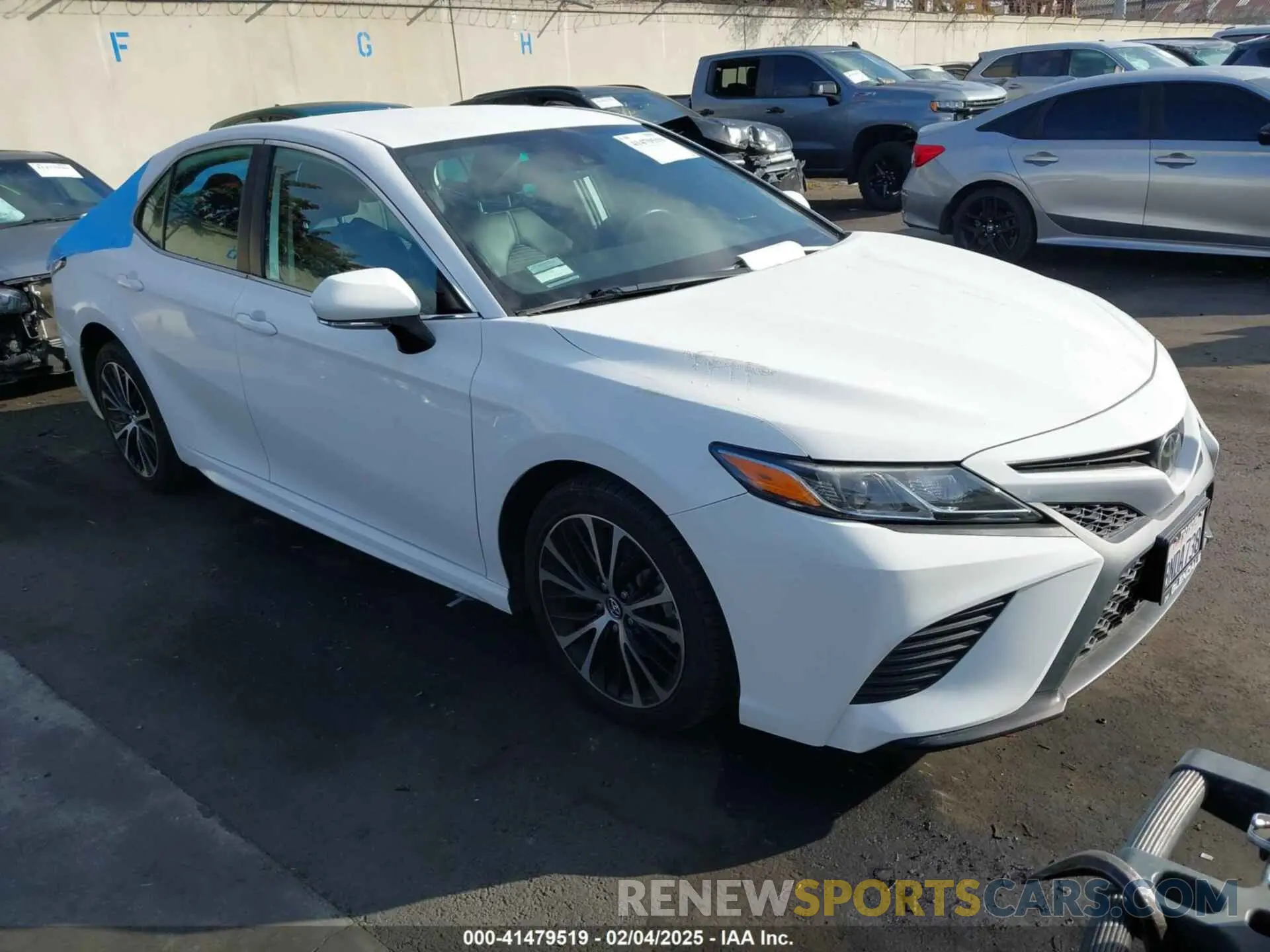 1 fotografías del automóvil dañado 4T1B11HK0KU686081 TOYOTA CAMRY 2019