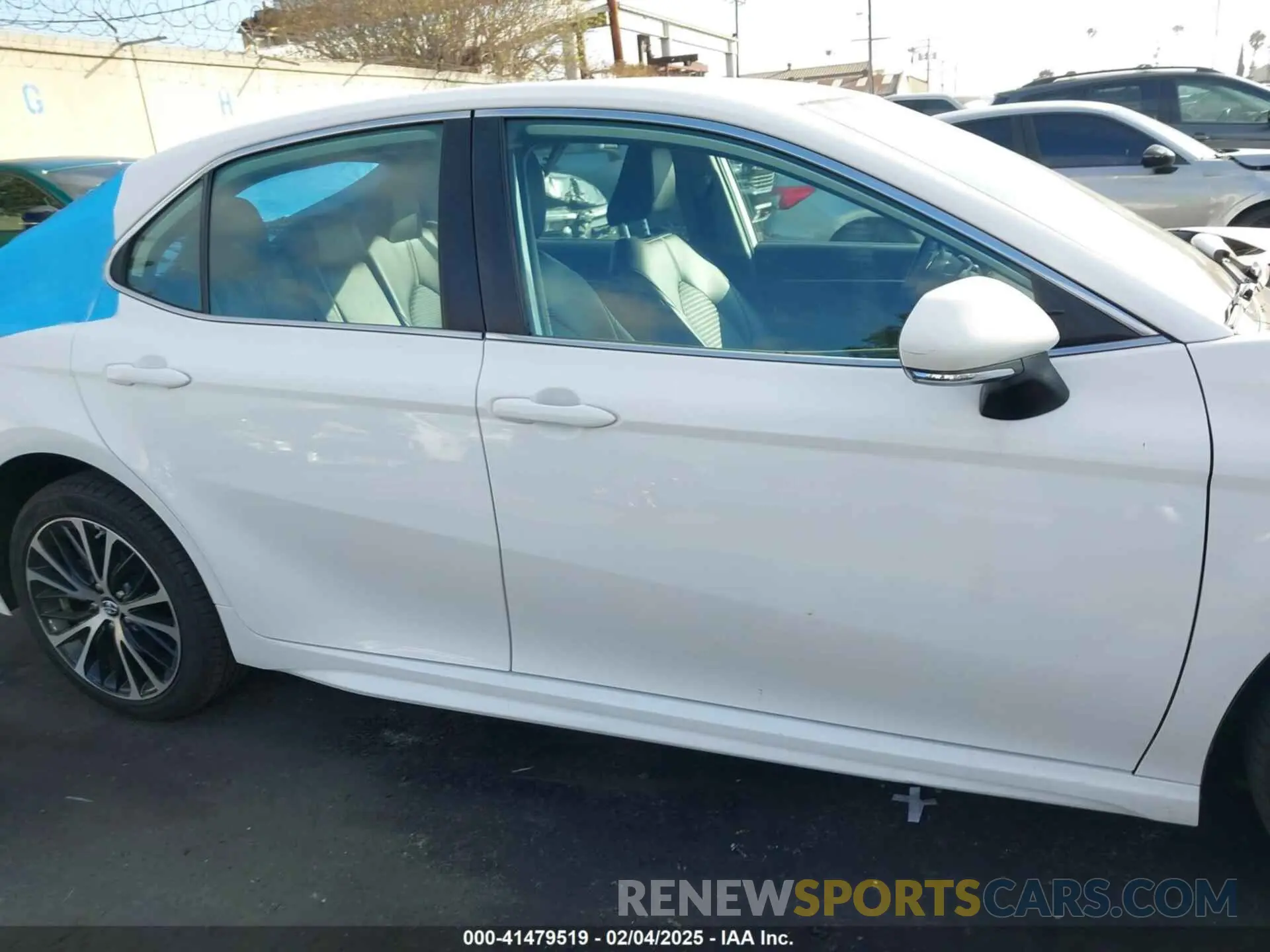 14 fotografías del automóvil dañado 4T1B11HK0KU686081 TOYOTA CAMRY 2019