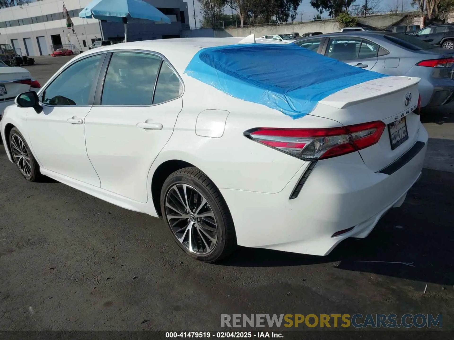 3 fotografías del automóvil dañado 4T1B11HK0KU686081 TOYOTA CAMRY 2019