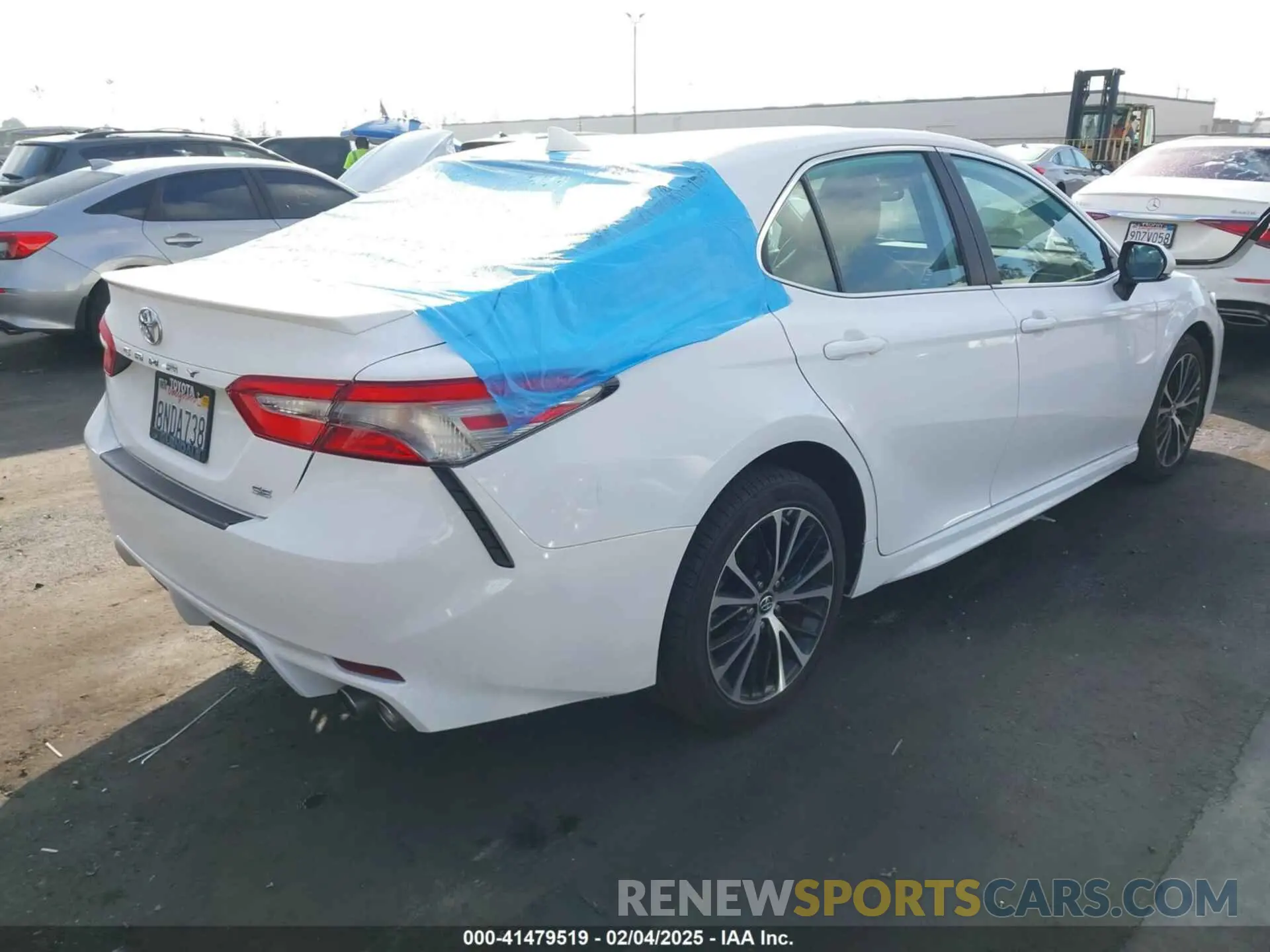 4 fotografías del automóvil dañado 4T1B11HK0KU686081 TOYOTA CAMRY 2019