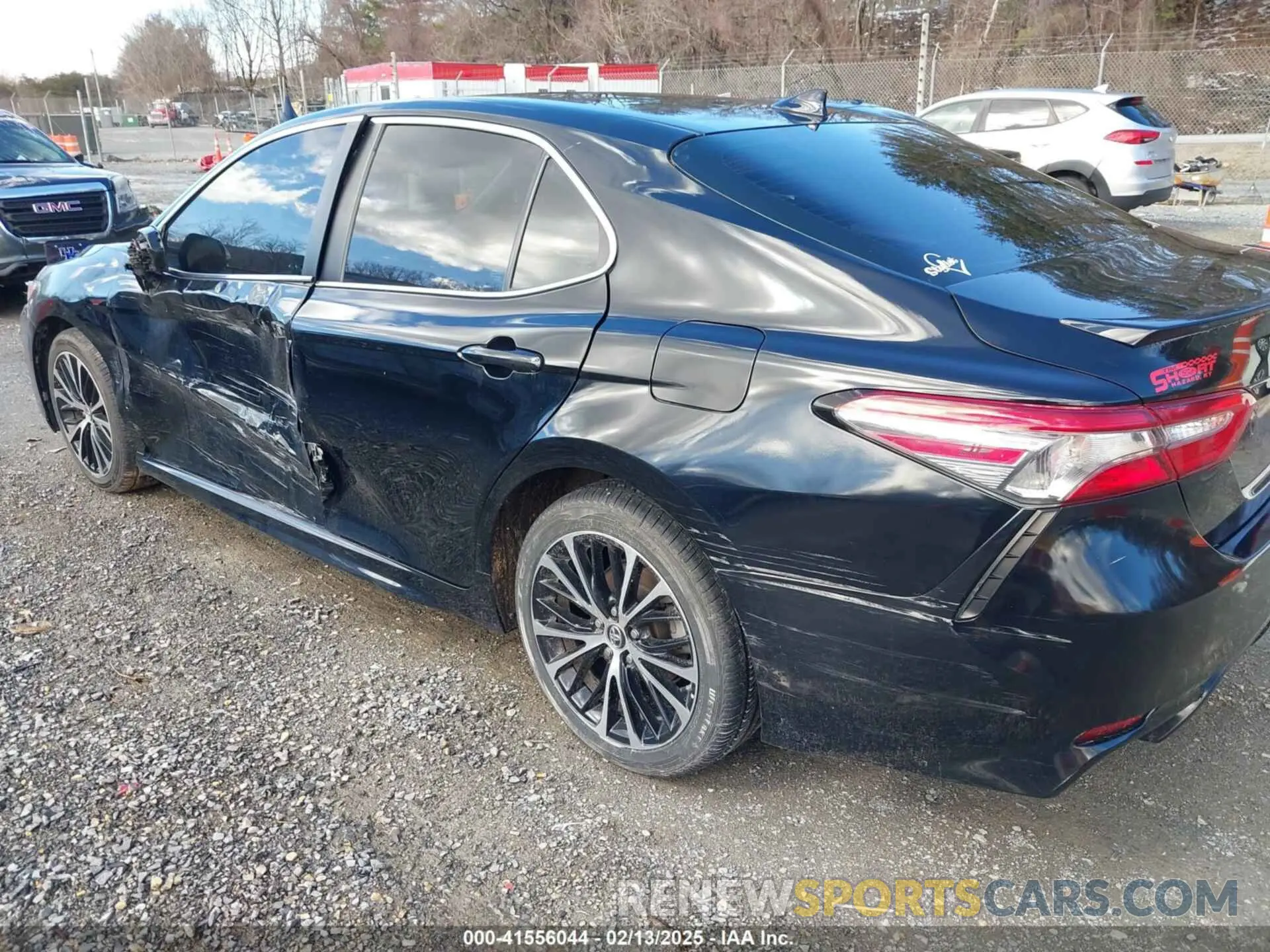 3 fotografías del automóvil dañado 4T1B11HK0KU691233 TOYOTA CAMRY 2019