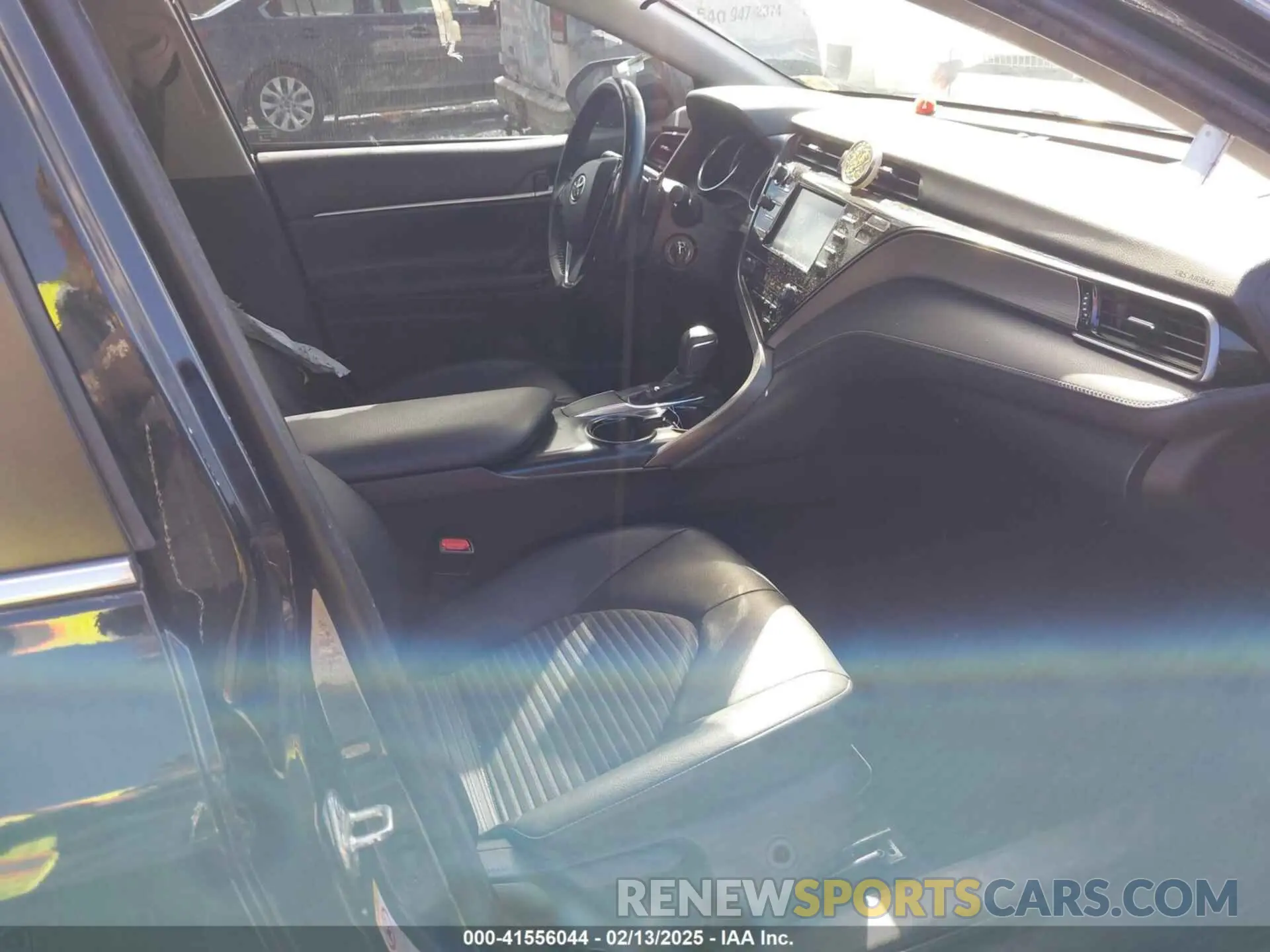 5 fotografías del automóvil dañado 4T1B11HK0KU691233 TOYOTA CAMRY 2019
