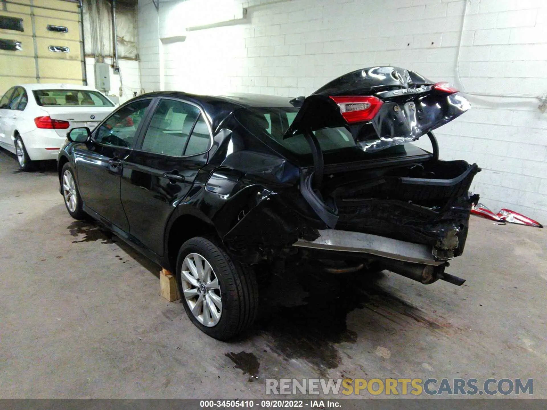 3 fotografías del automóvil dañado 4T1B11HK0KU694360 TOYOTA CAMRY 2019