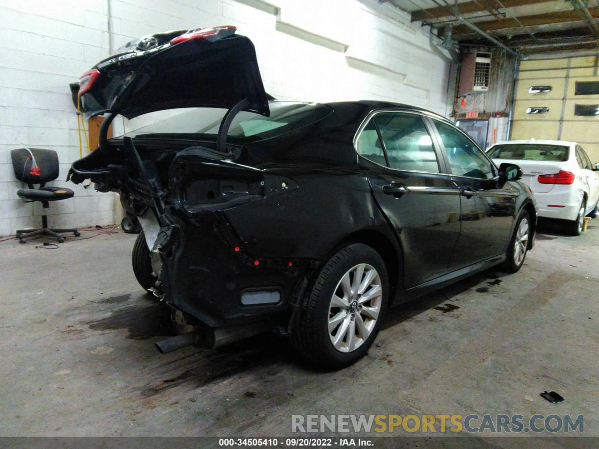 4 fotografías del automóvil dañado 4T1B11HK0KU694360 TOYOTA CAMRY 2019