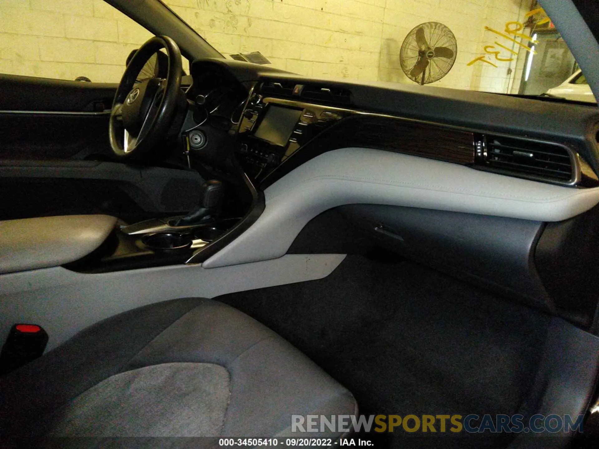 5 fotografías del automóvil dañado 4T1B11HK0KU694360 TOYOTA CAMRY 2019