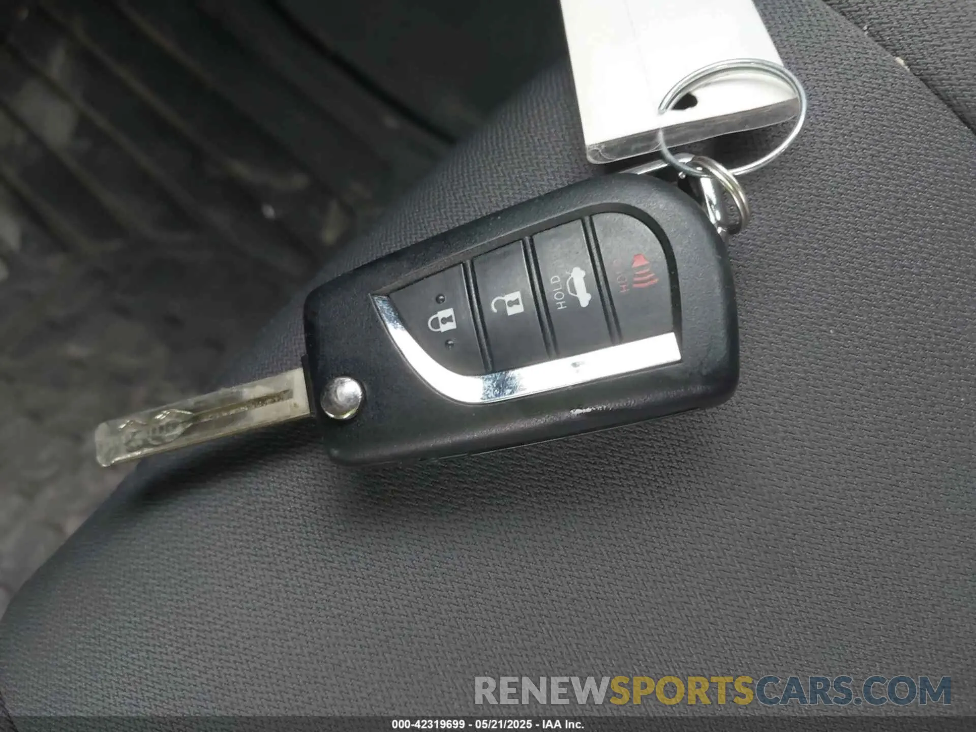 11 fotografías del automóvil dañado 4T1B11HK0KU698215 TOYOTA CAMRY 2019