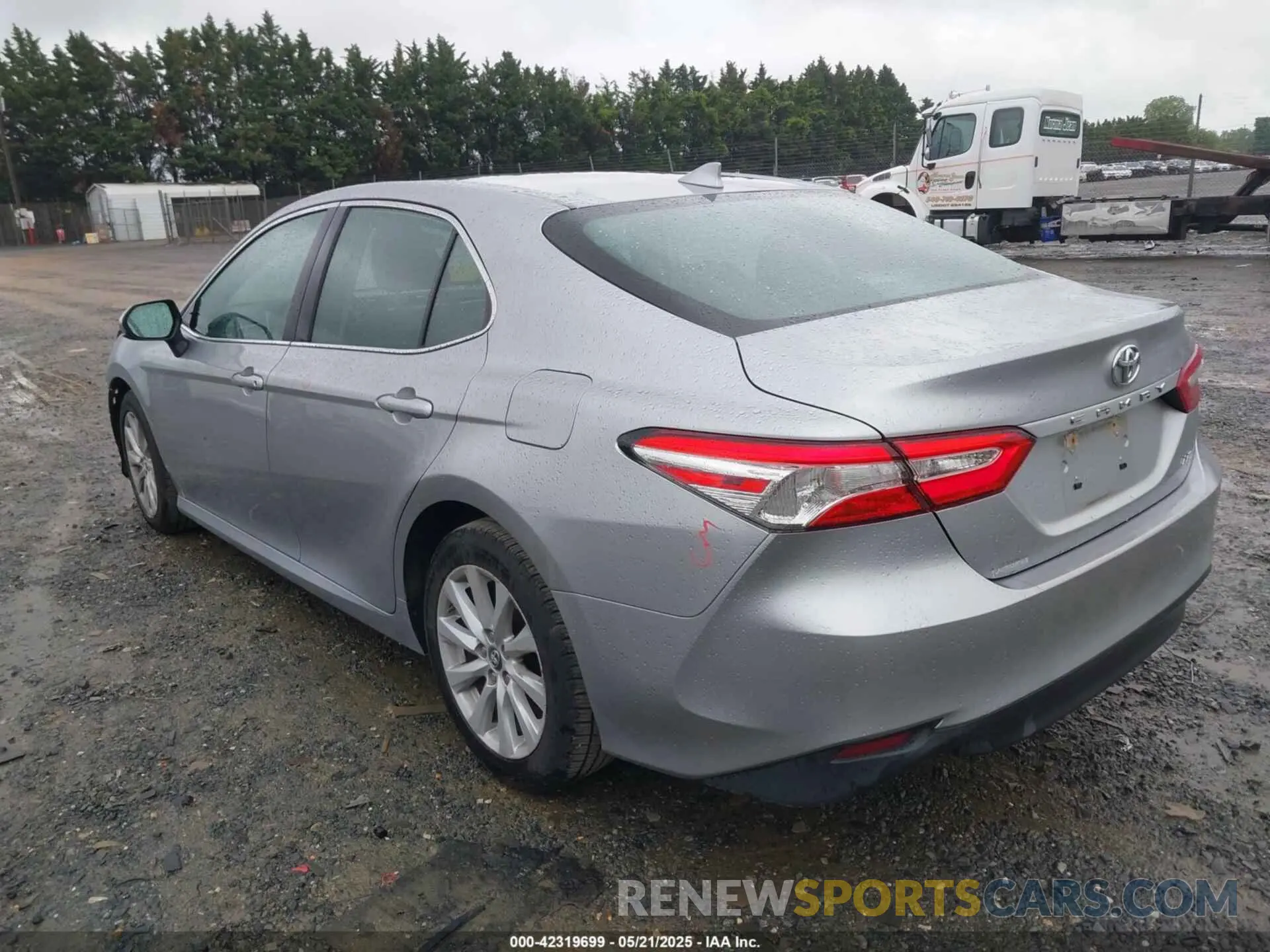 3 fotografías del automóvil dañado 4T1B11HK0KU698215 TOYOTA CAMRY 2019