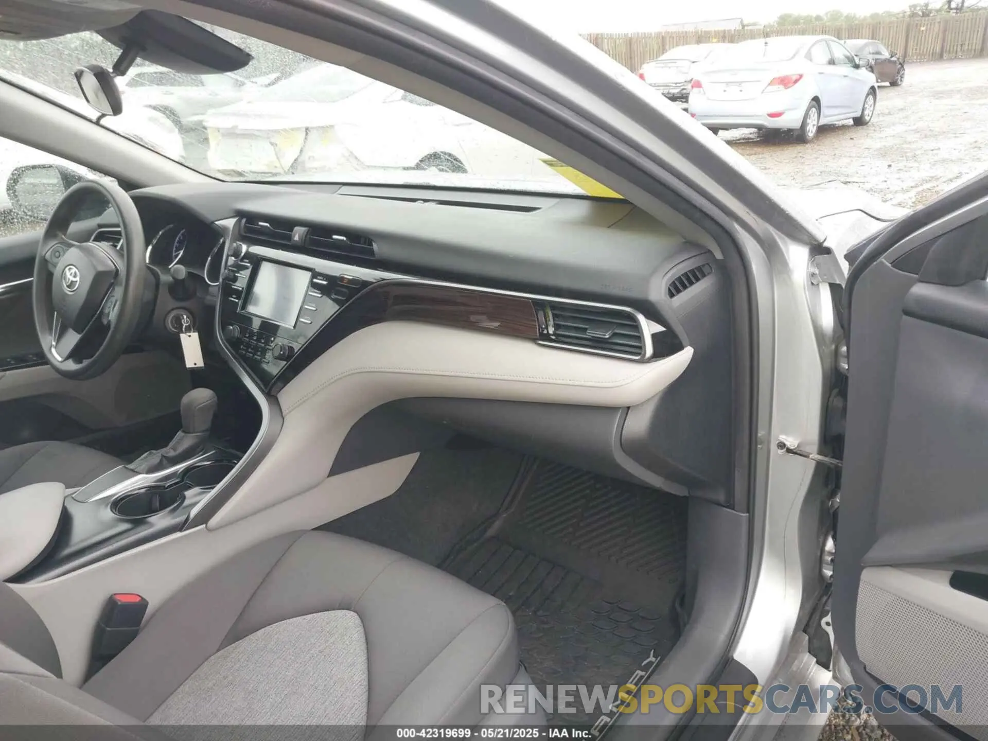 5 fotografías del automóvil dañado 4T1B11HK0KU698215 TOYOTA CAMRY 2019