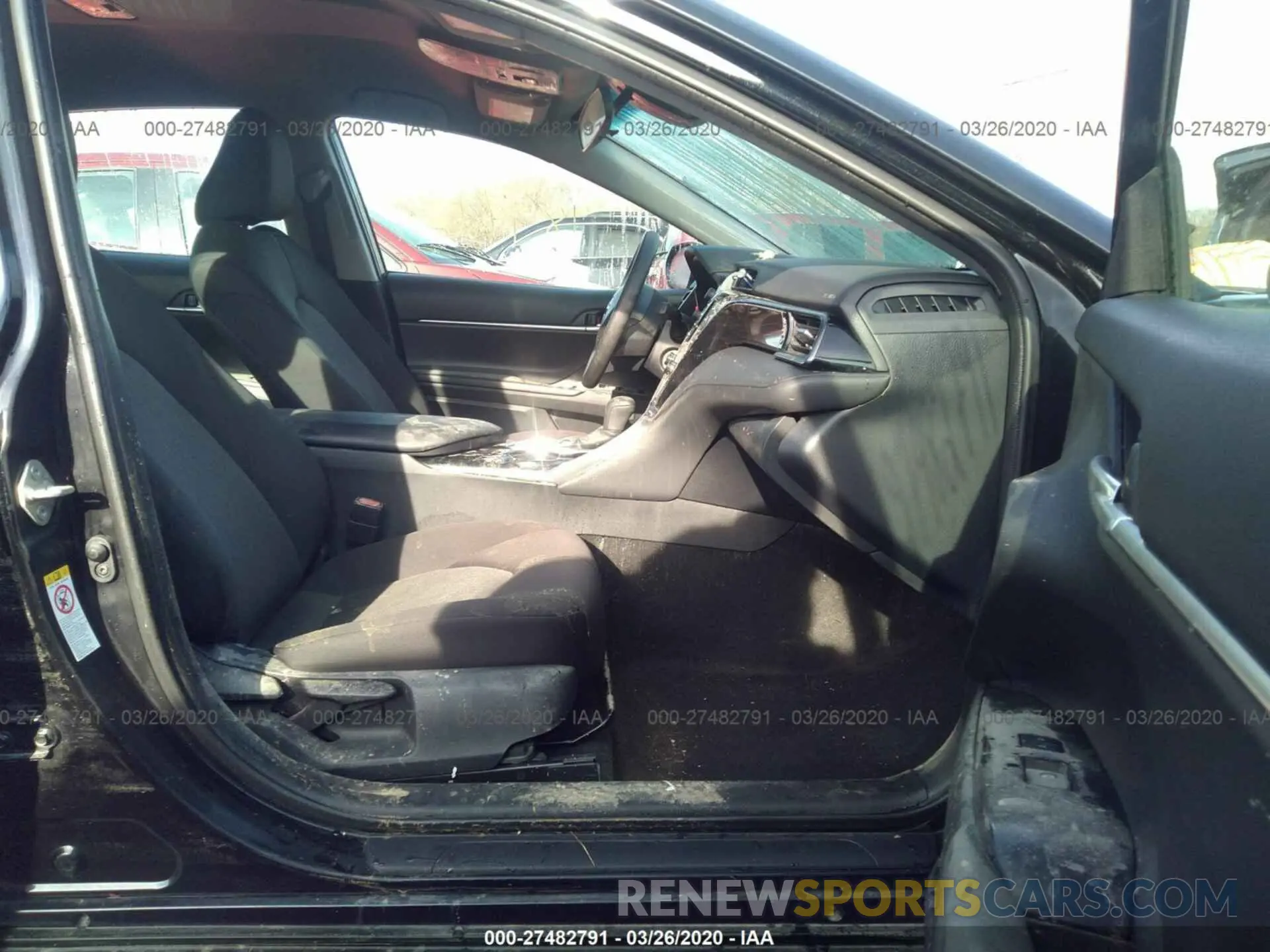 5 fotografías del automóvil dañado 4T1B11HK0KU709942 TOYOTA CAMRY 2019