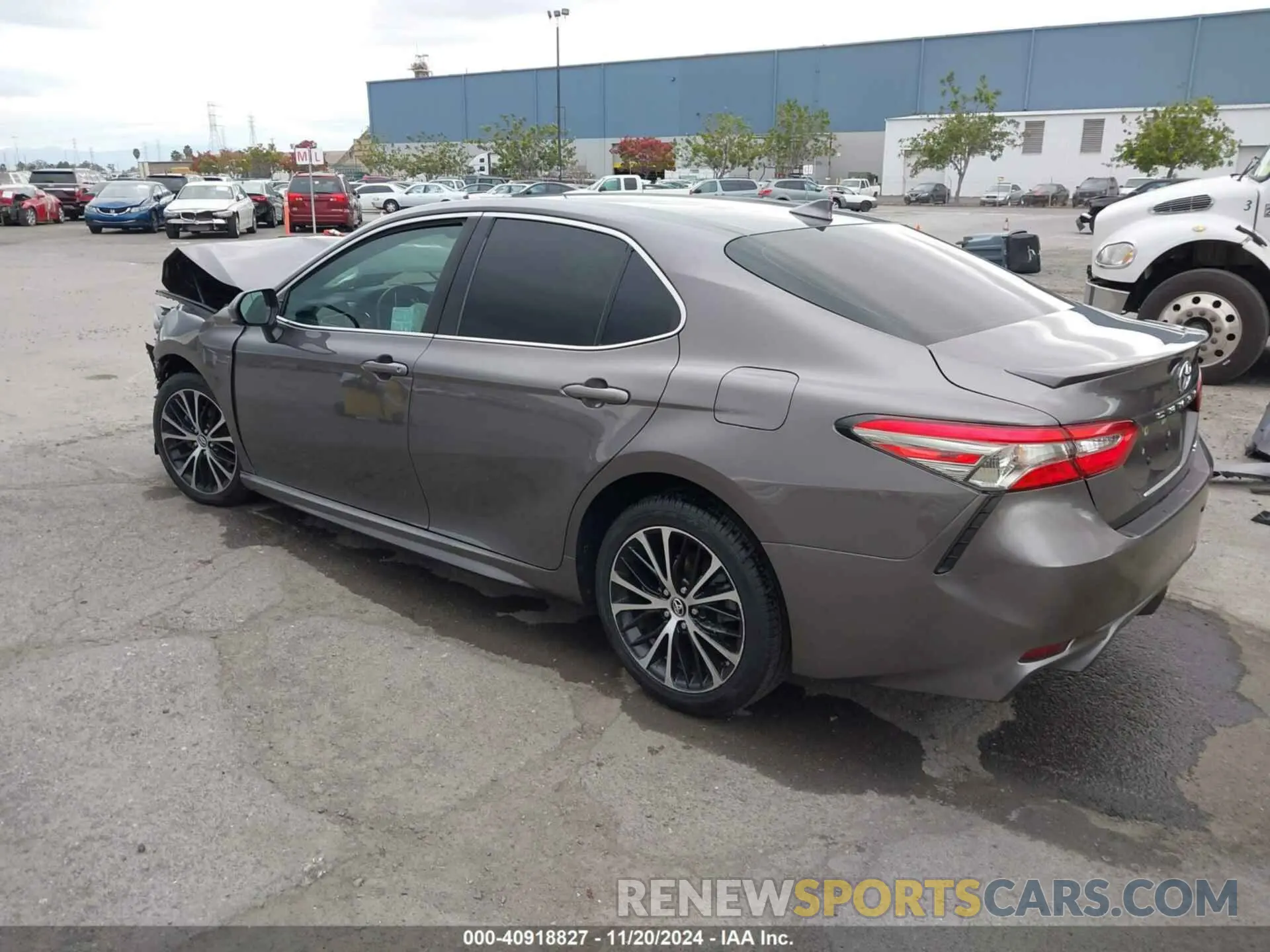 3 fotografías del automóvil dañado 4T1B11HK0KU714011 TOYOTA CAMRY 2019