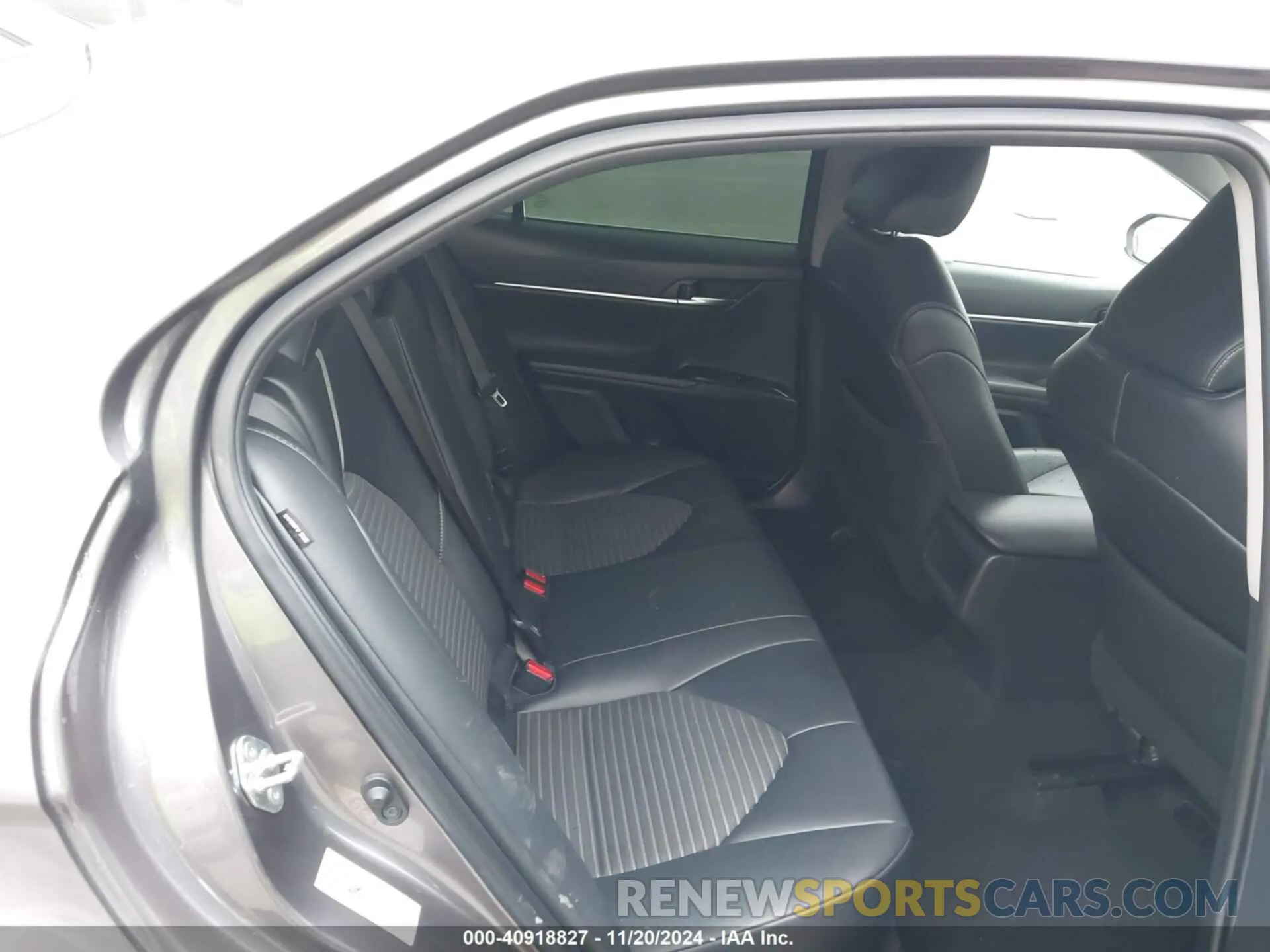 8 fotografías del automóvil dañado 4T1B11HK0KU714011 TOYOTA CAMRY 2019