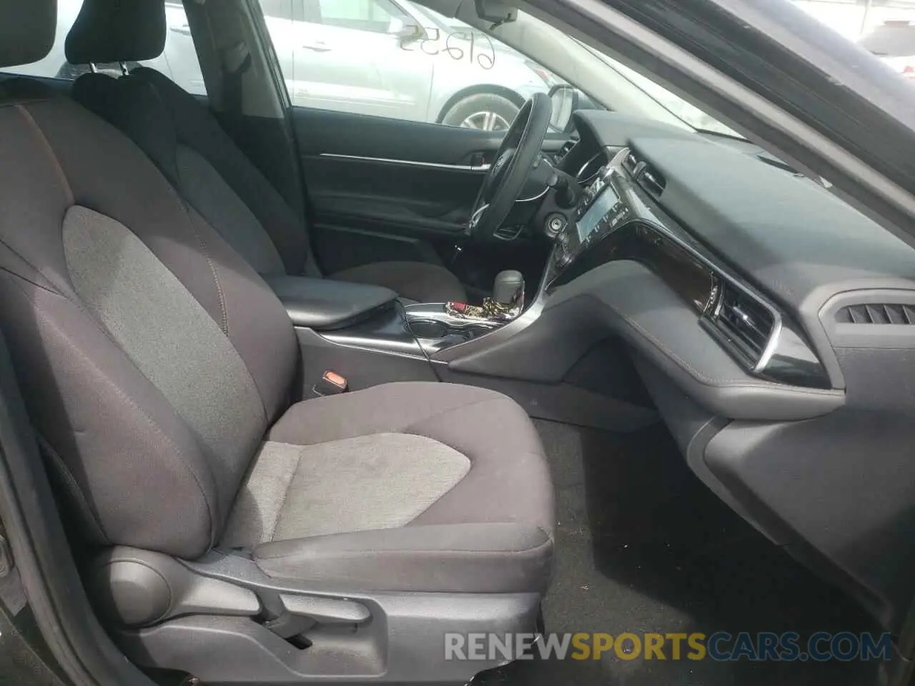 5 fotografías del automóvil dañado 4T1B11HK0KU716003 TOYOTA CAMRY 2019