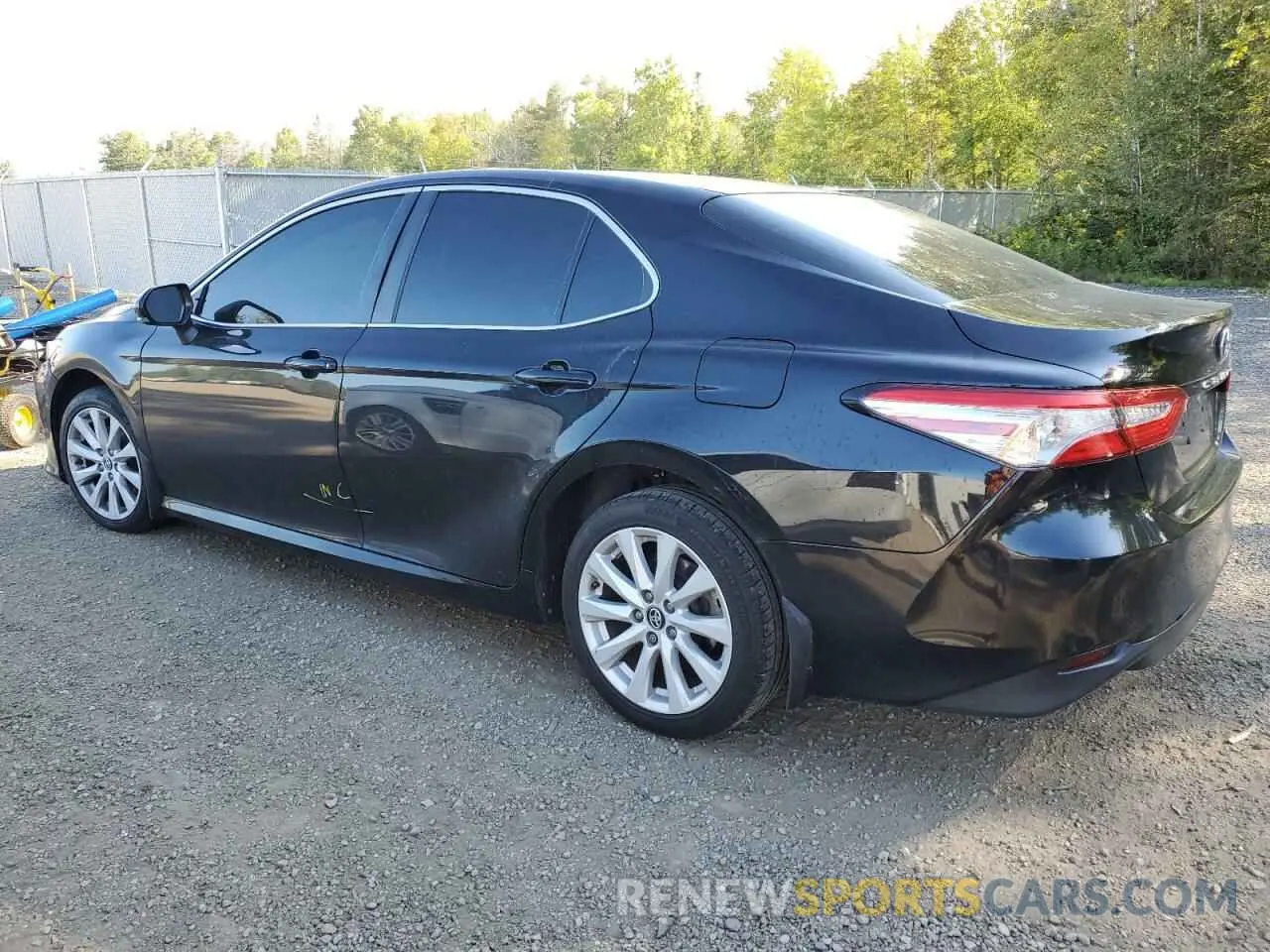 2 fotografías del automóvil dañado 4T1B11HK0KU723730 TOYOTA CAMRY 2019