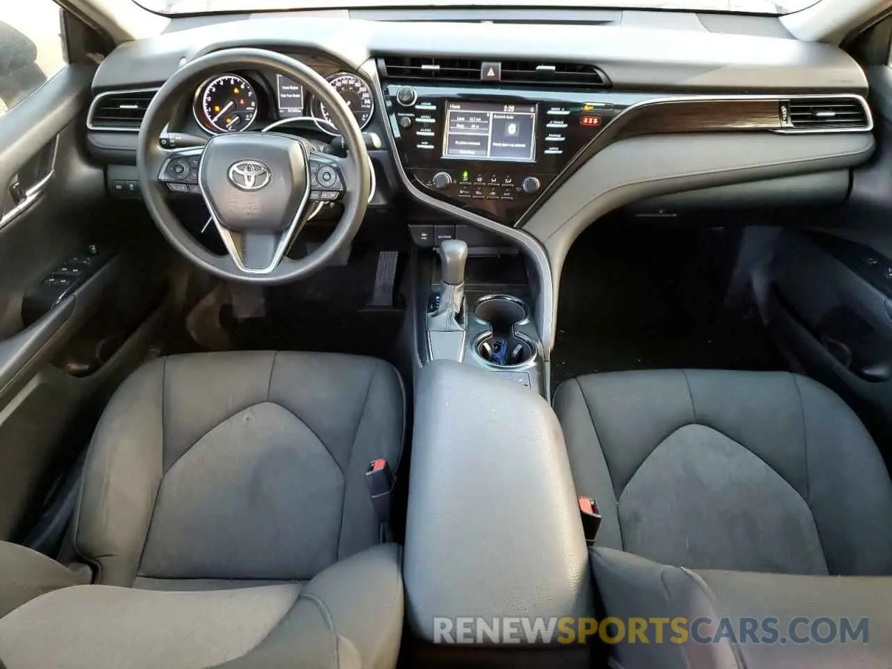 8 fotografías del automóvil dañado 4T1B11HK0KU723730 TOYOTA CAMRY 2019
