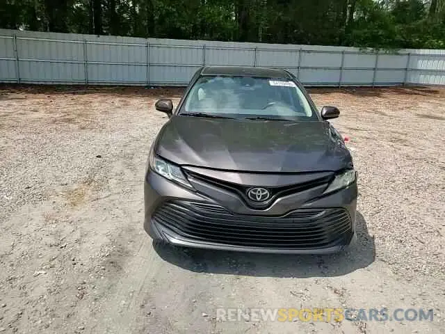 13 fotografías del automóvil dañado 4T1B11HK0KU726675 TOYOTA CAMRY 2019