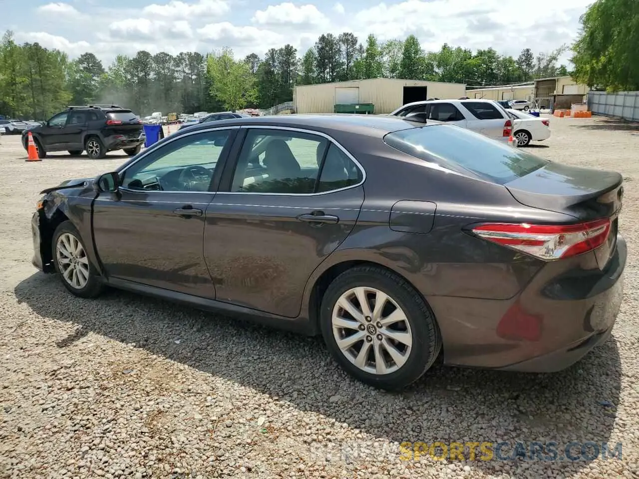 2 fotografías del automóvil dañado 4T1B11HK0KU726675 TOYOTA CAMRY 2019