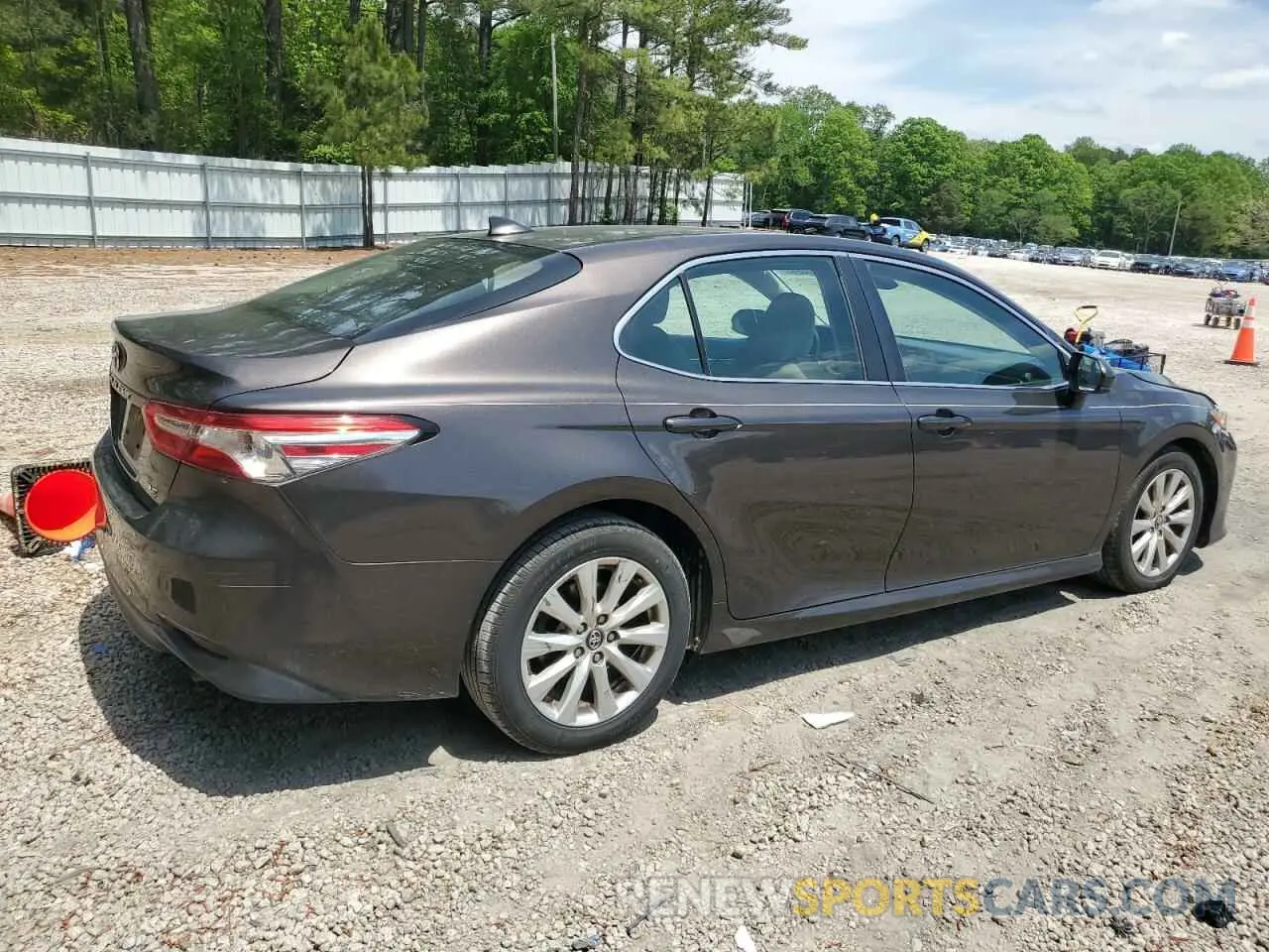 3 fotografías del automóvil dañado 4T1B11HK0KU726675 TOYOTA CAMRY 2019