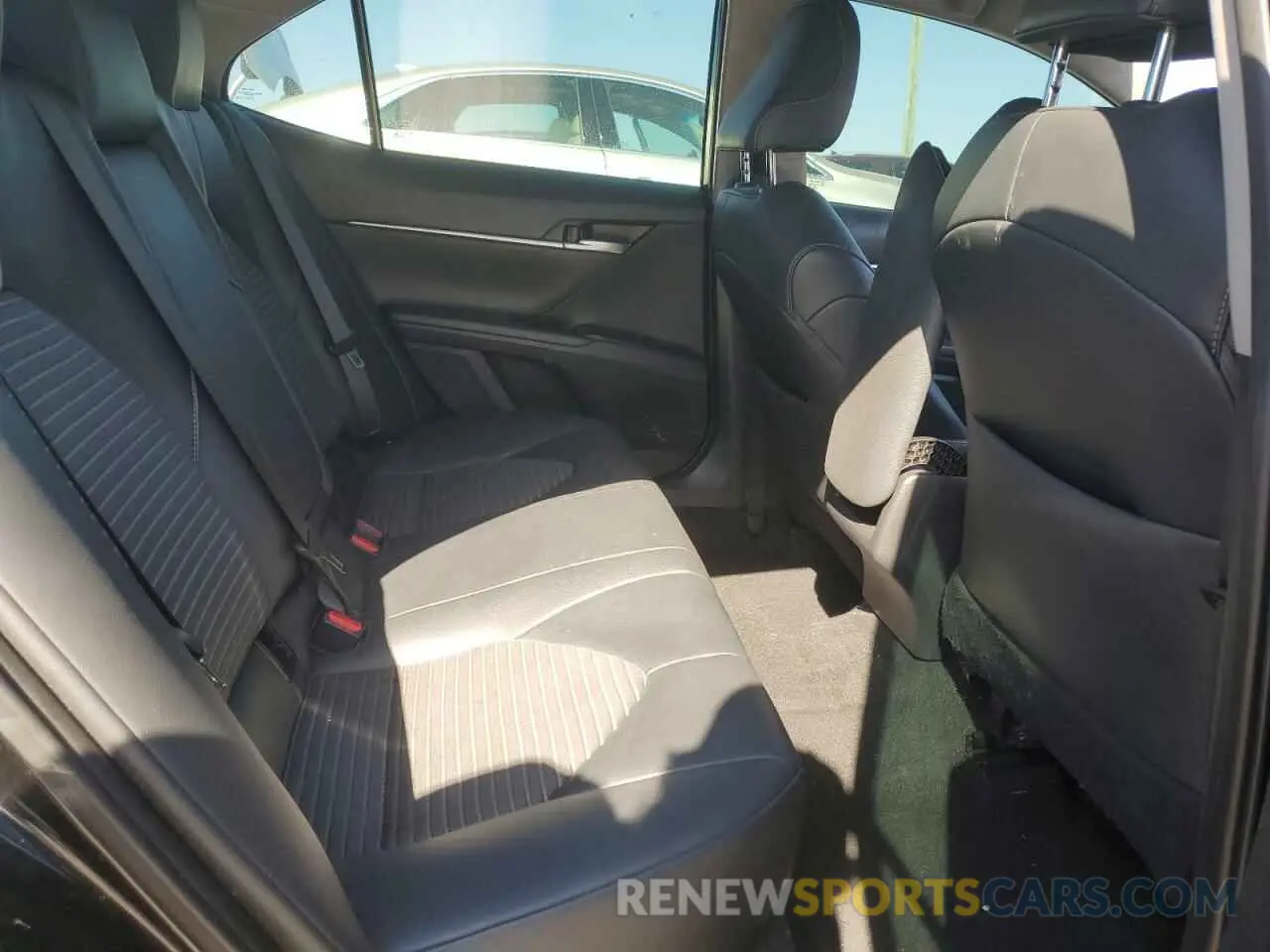 10 fotografías del automóvil dañado 4T1B11HK0KU729916 TOYOTA CAMRY 2019
