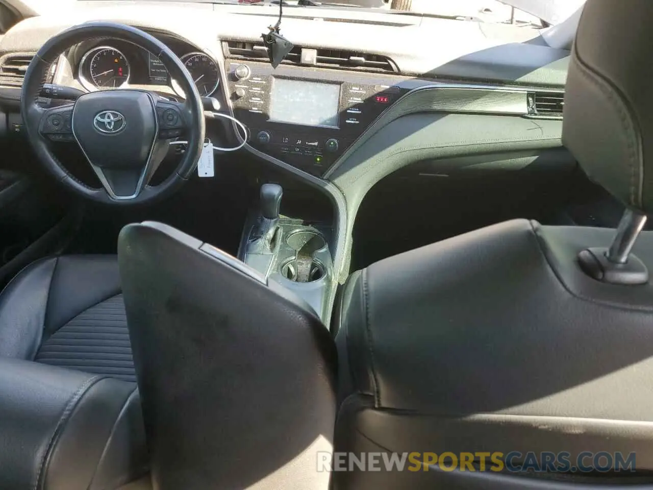 8 fotografías del automóvil dañado 4T1B11HK0KU729916 TOYOTA CAMRY 2019