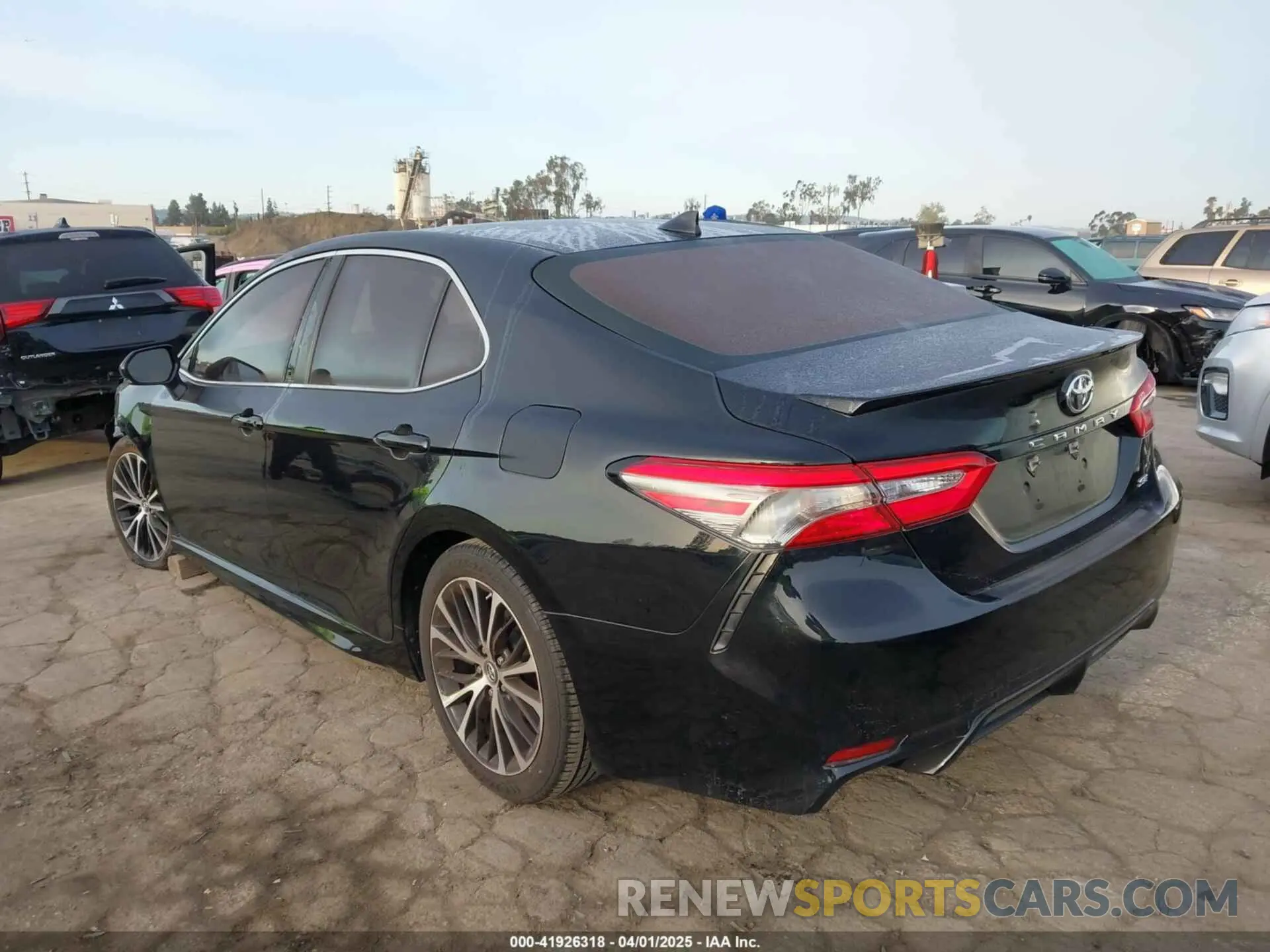 3 fotografías del automóvil dañado 4T1B11HK0KU730077 TOYOTA CAMRY 2019