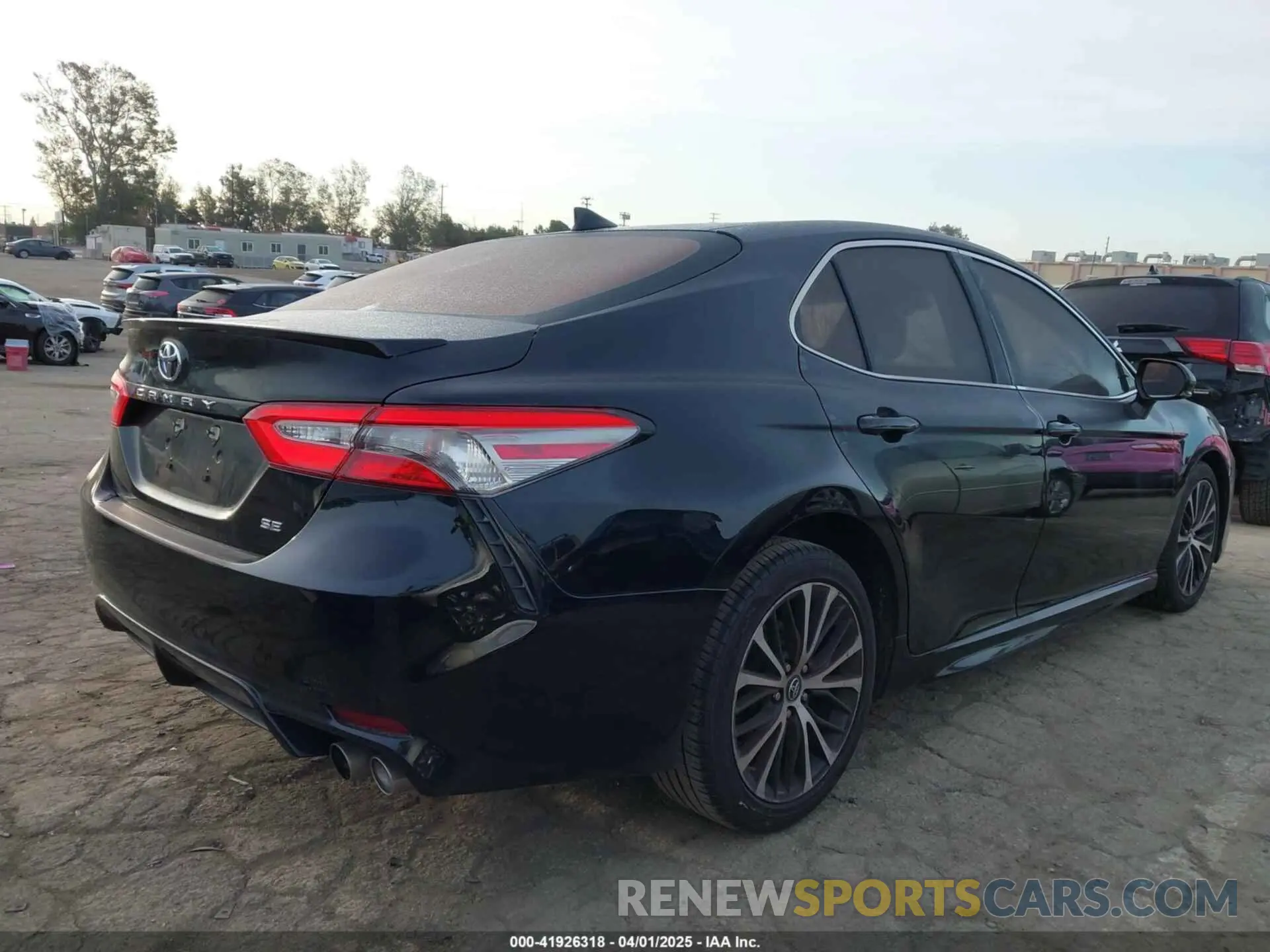 4 fotografías del automóvil dañado 4T1B11HK0KU730077 TOYOTA CAMRY 2019