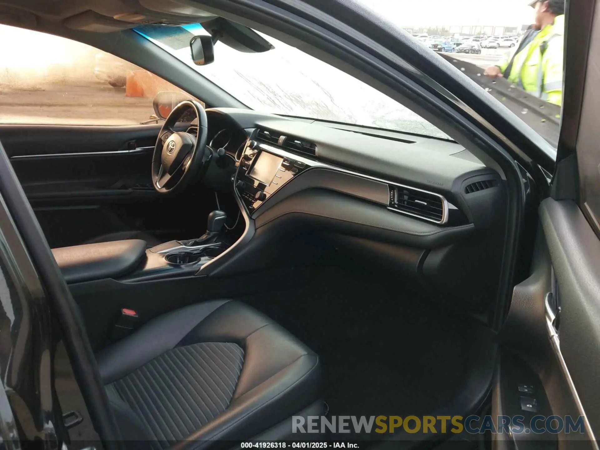5 fotografías del automóvil dañado 4T1B11HK0KU730077 TOYOTA CAMRY 2019