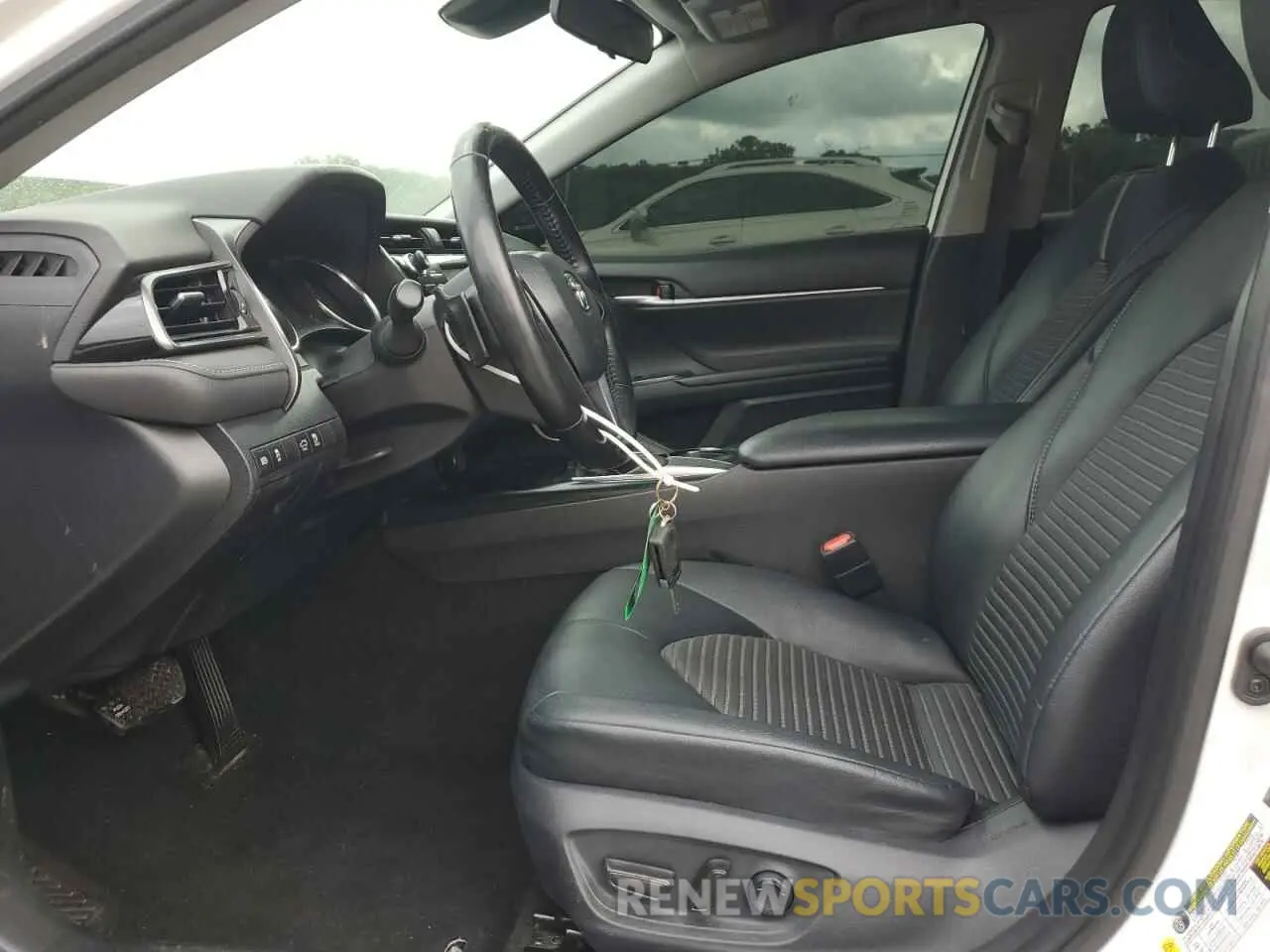 7 fotografías del automóvil dañado 4T1B11HK0KU733500 TOYOTA CAMRY 2019