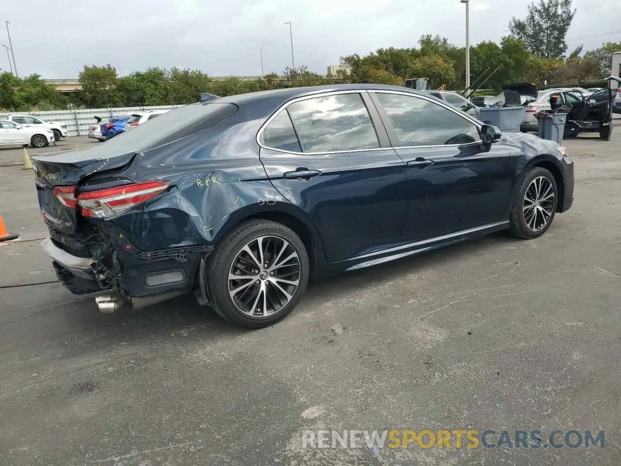 3 fotografías del automóvil dañado 4T1B11HK0KU739913 TOYOTA CAMRY 2019