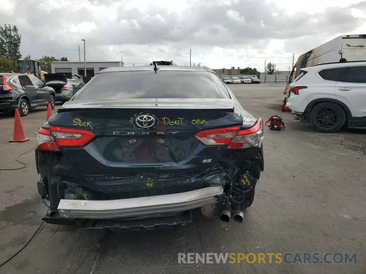 6 fotografías del automóvil dañado 4T1B11HK0KU739913 TOYOTA CAMRY 2019