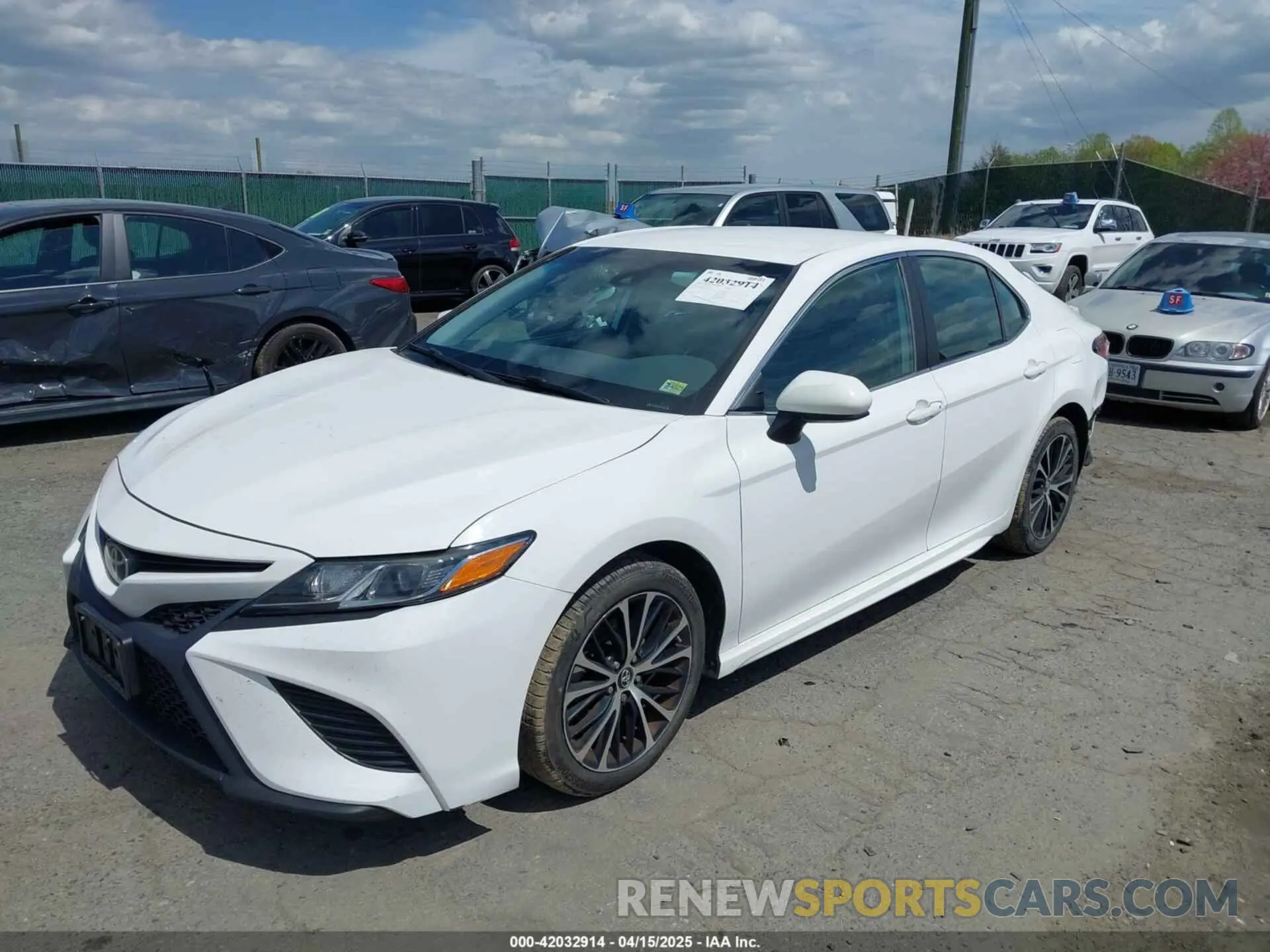 2 fotografías del automóvil dañado 4T1B11HK0KU754797 TOYOTA CAMRY 2019