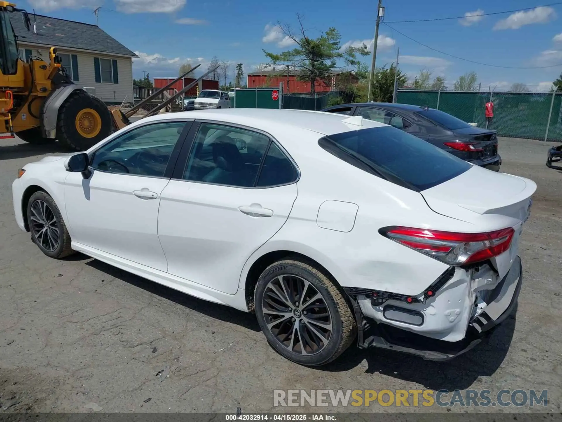 3 fotografías del automóvil dañado 4T1B11HK0KU754797 TOYOTA CAMRY 2019