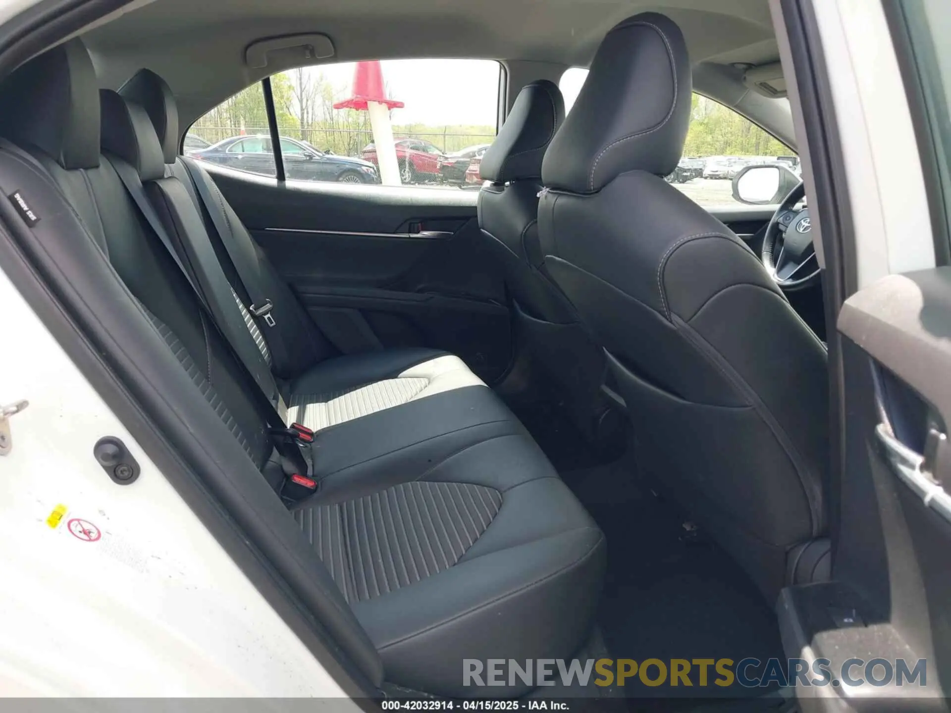 8 fotografías del automóvil dañado 4T1B11HK0KU754797 TOYOTA CAMRY 2019