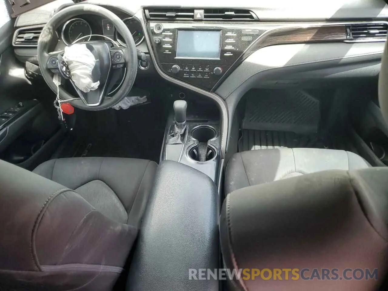 8 fotografías del automóvil dañado 4T1B11HK0KU763600 TOYOTA CAMRY 2019