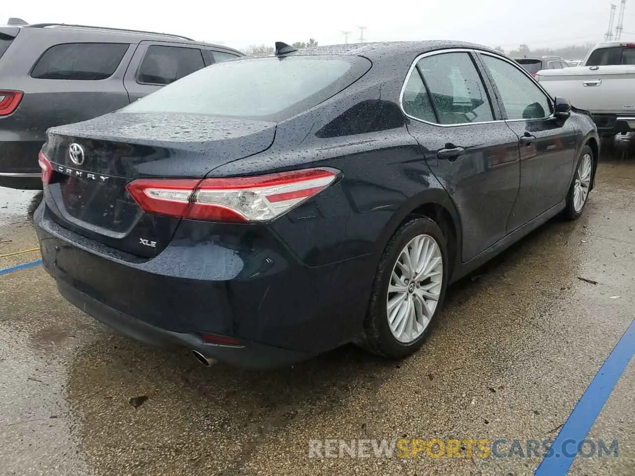 3 fotografías del automóvil dañado 4T1B11HK0KU767047 TOYOTA CAMRY 2019