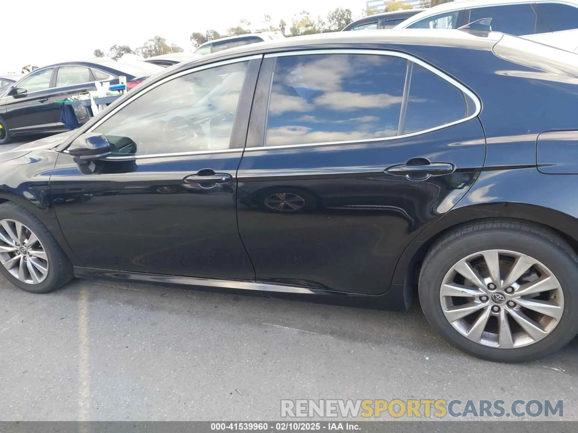 14 fotografías del automóvil dañado 4T1B11HK0KU767565 TOYOTA CAMRY 2019
