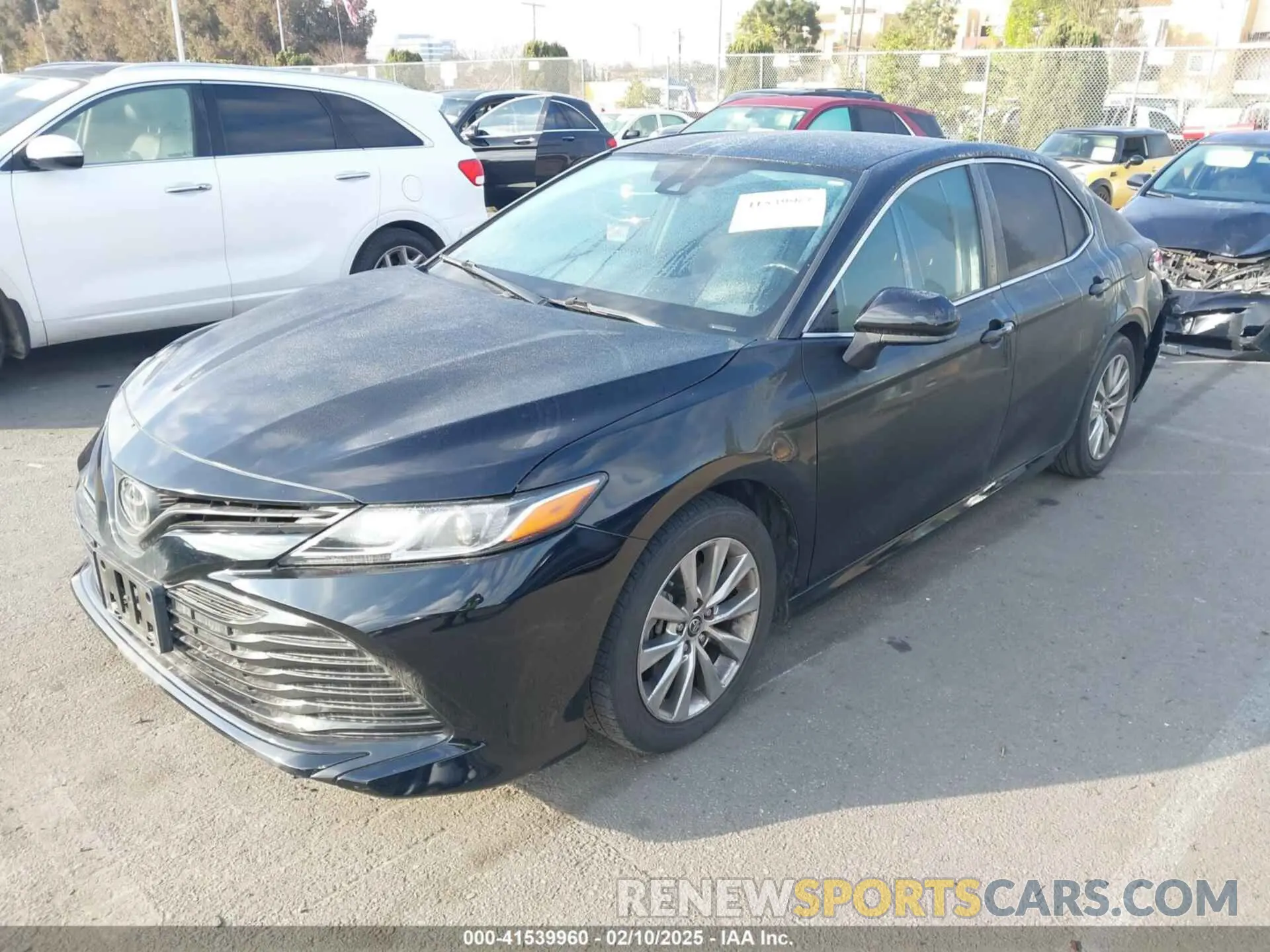 2 fotografías del automóvil dañado 4T1B11HK0KU767565 TOYOTA CAMRY 2019